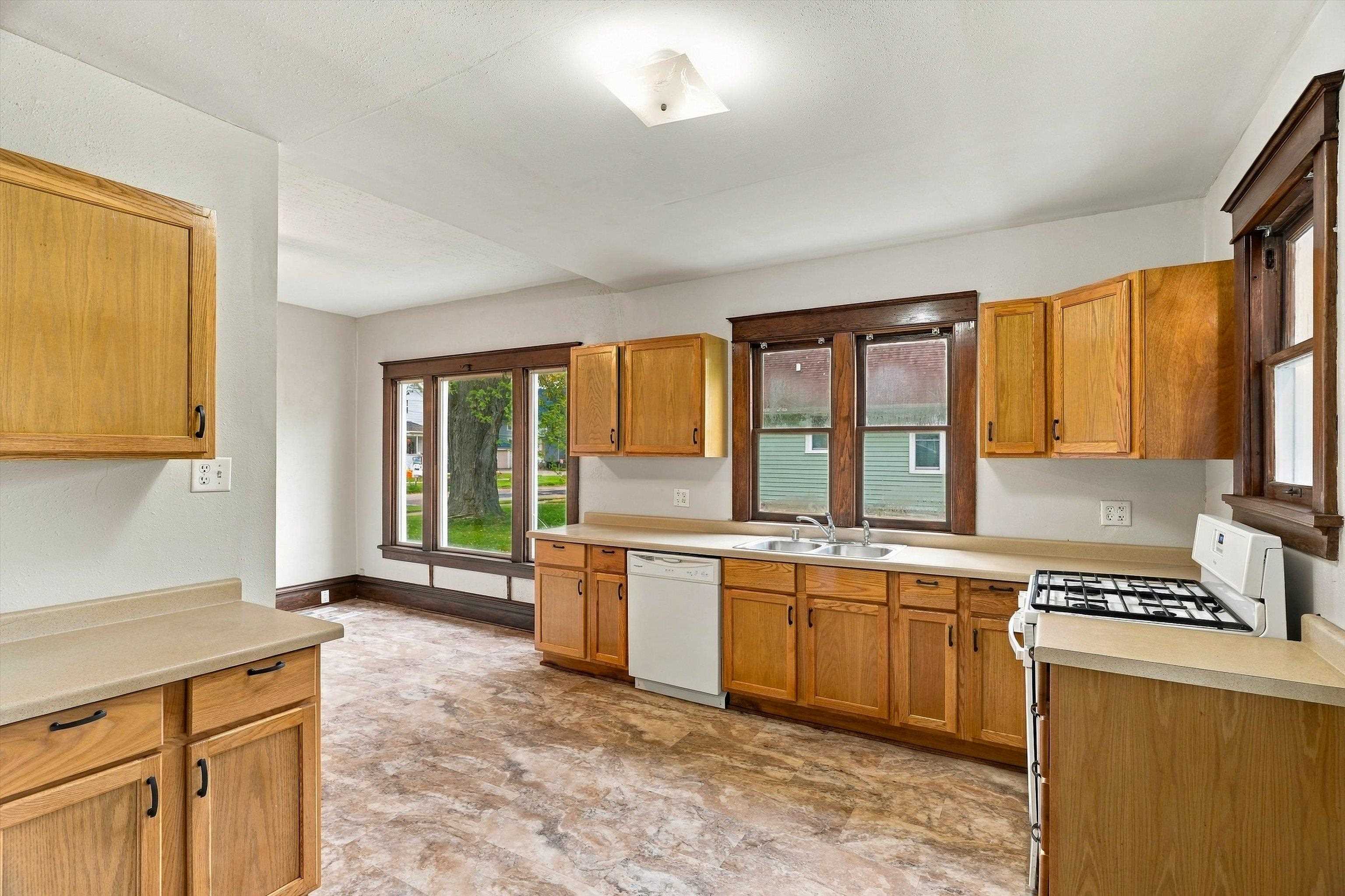 510 W Blodgett Street Property Photo 14