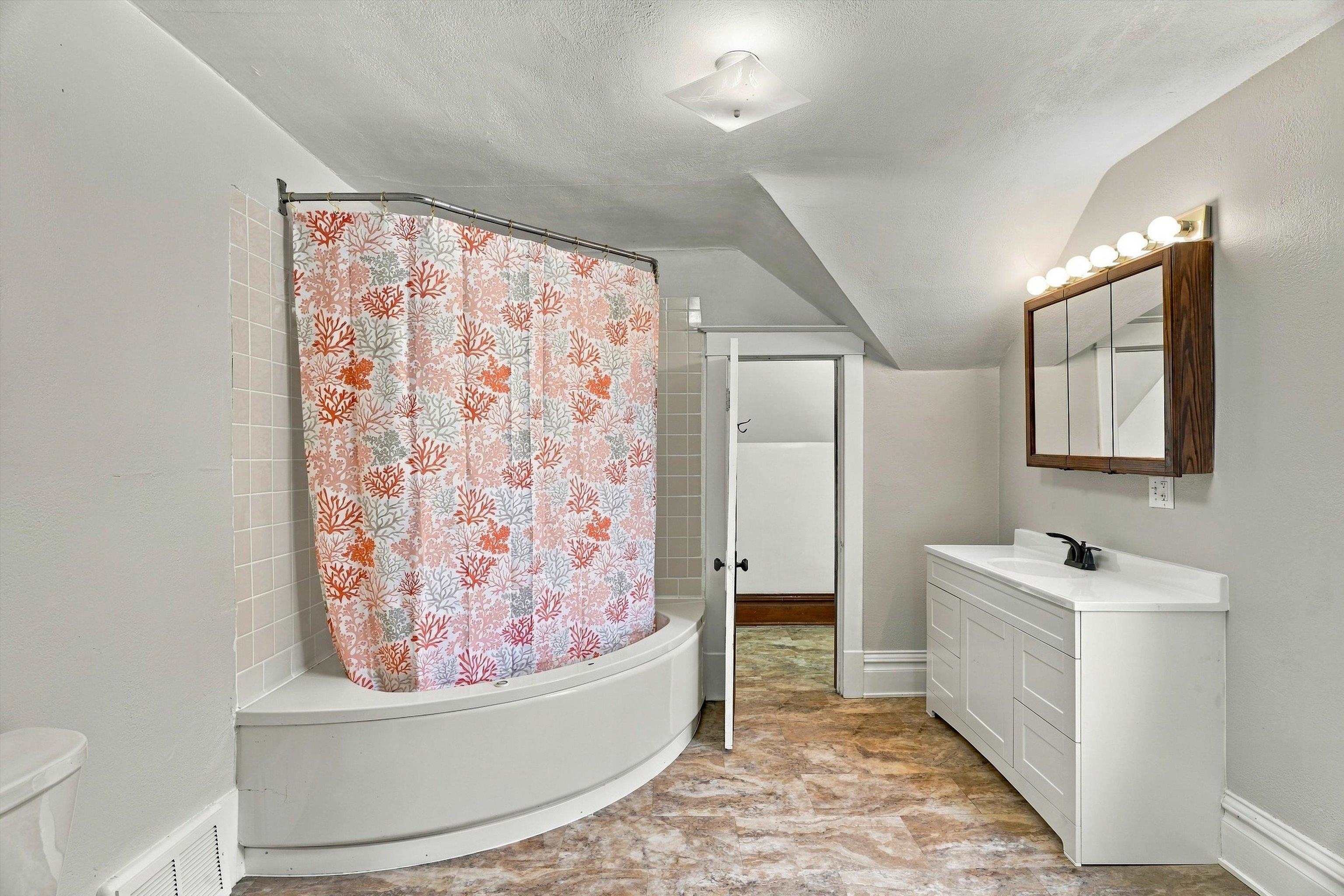 510 W Blodgett Street Property Photo 17