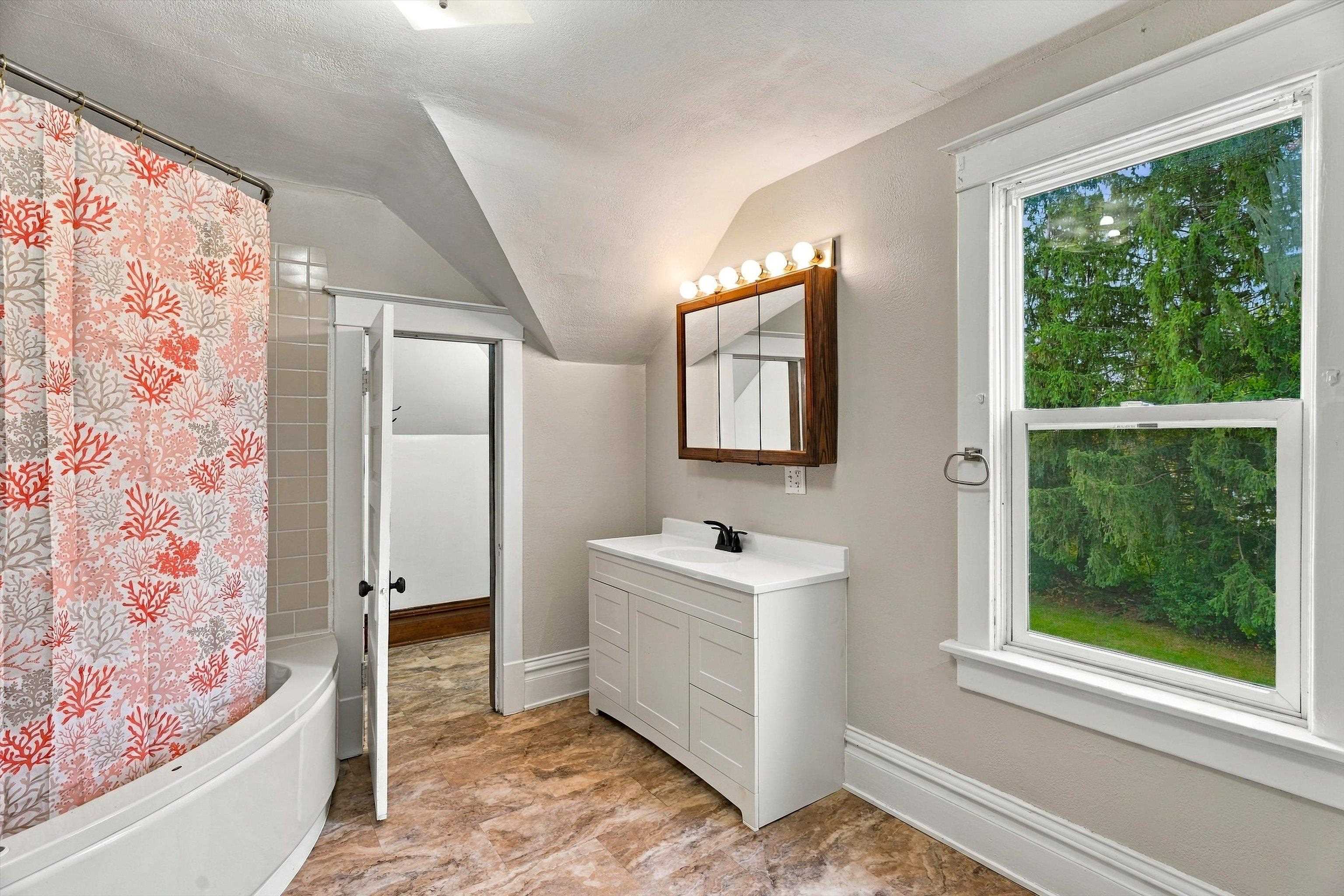 510 W Blodgett Street Property Photo 18