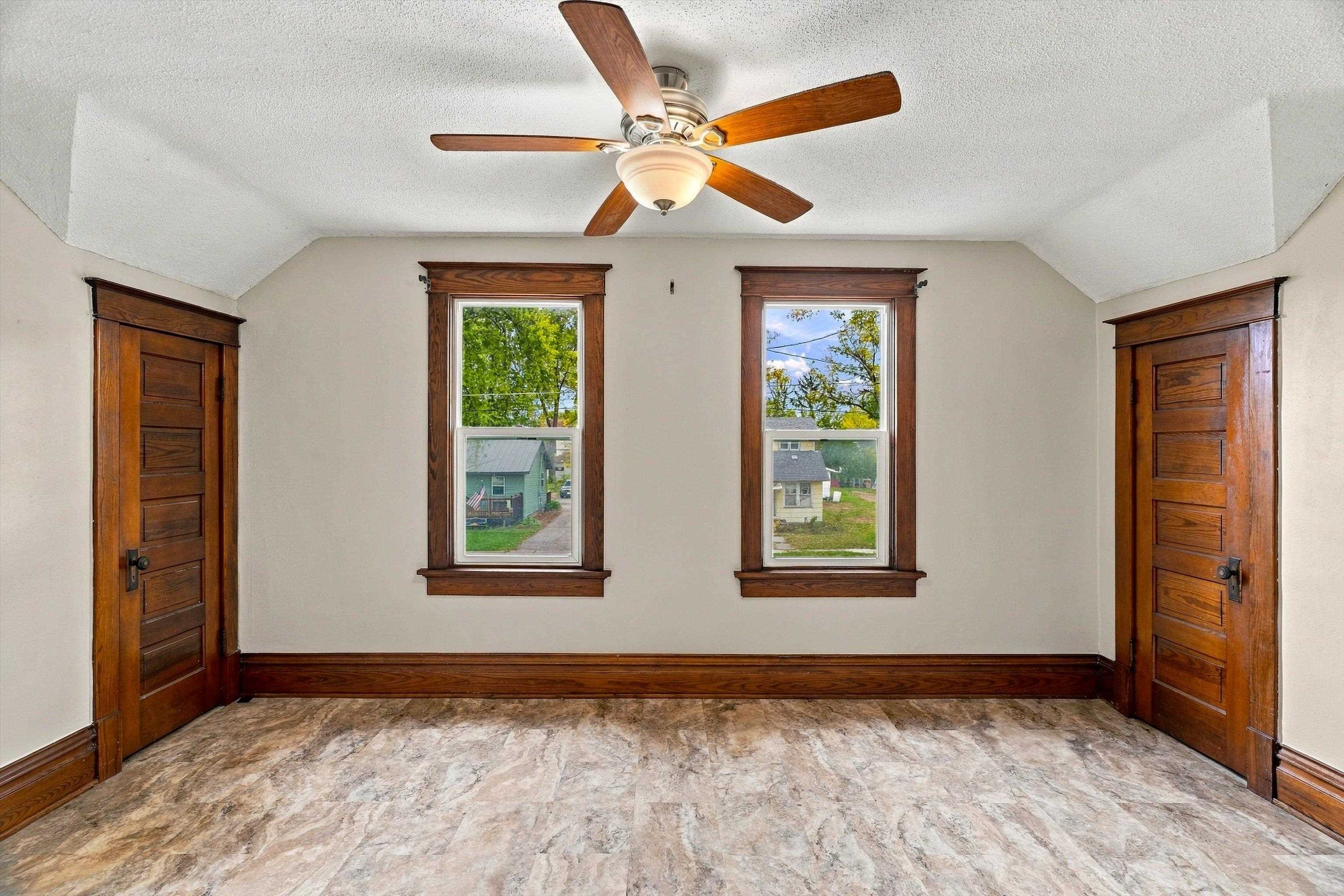 510 W Blodgett Street Property Photo 23