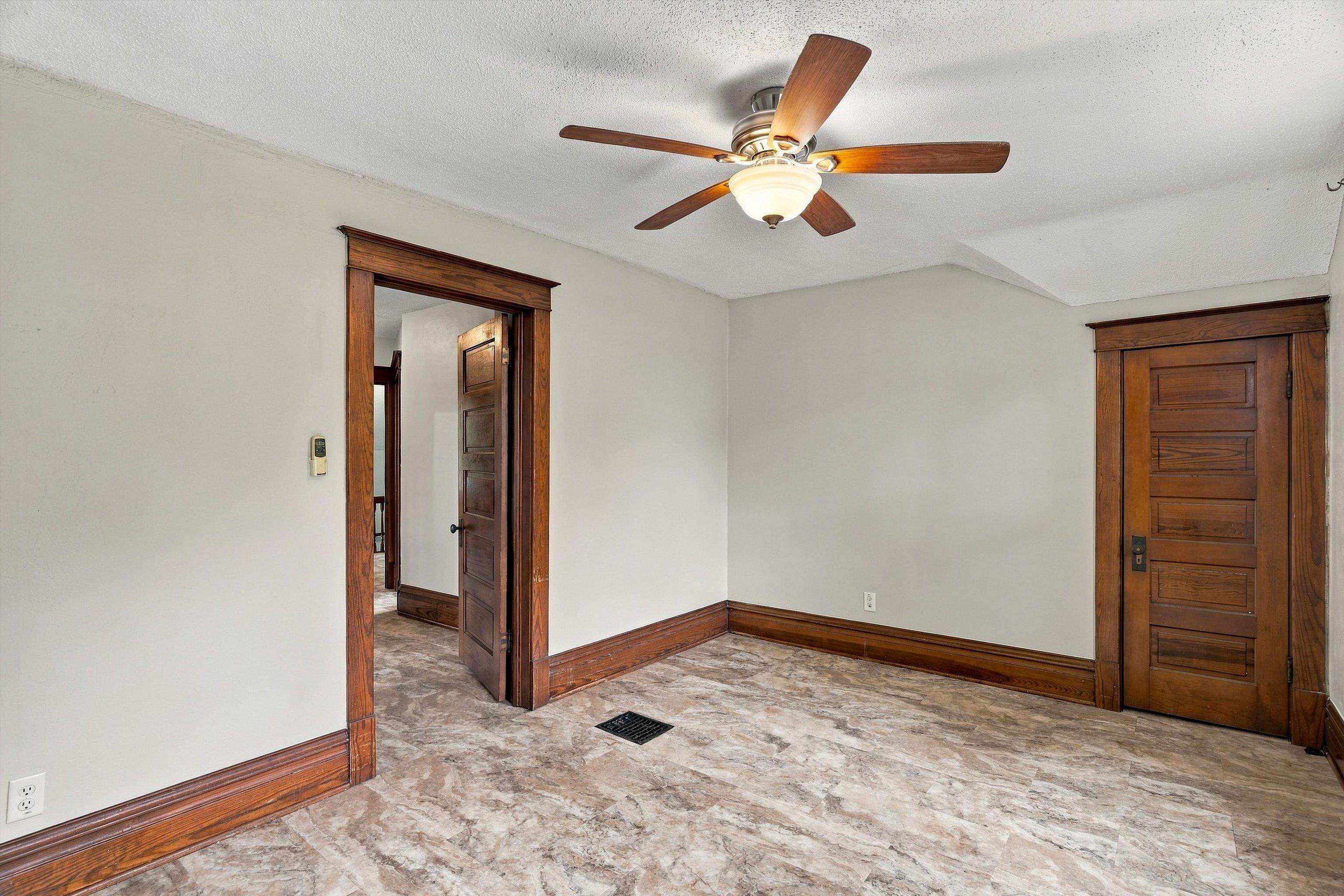 510 W Blodgett Street Property Photo 24