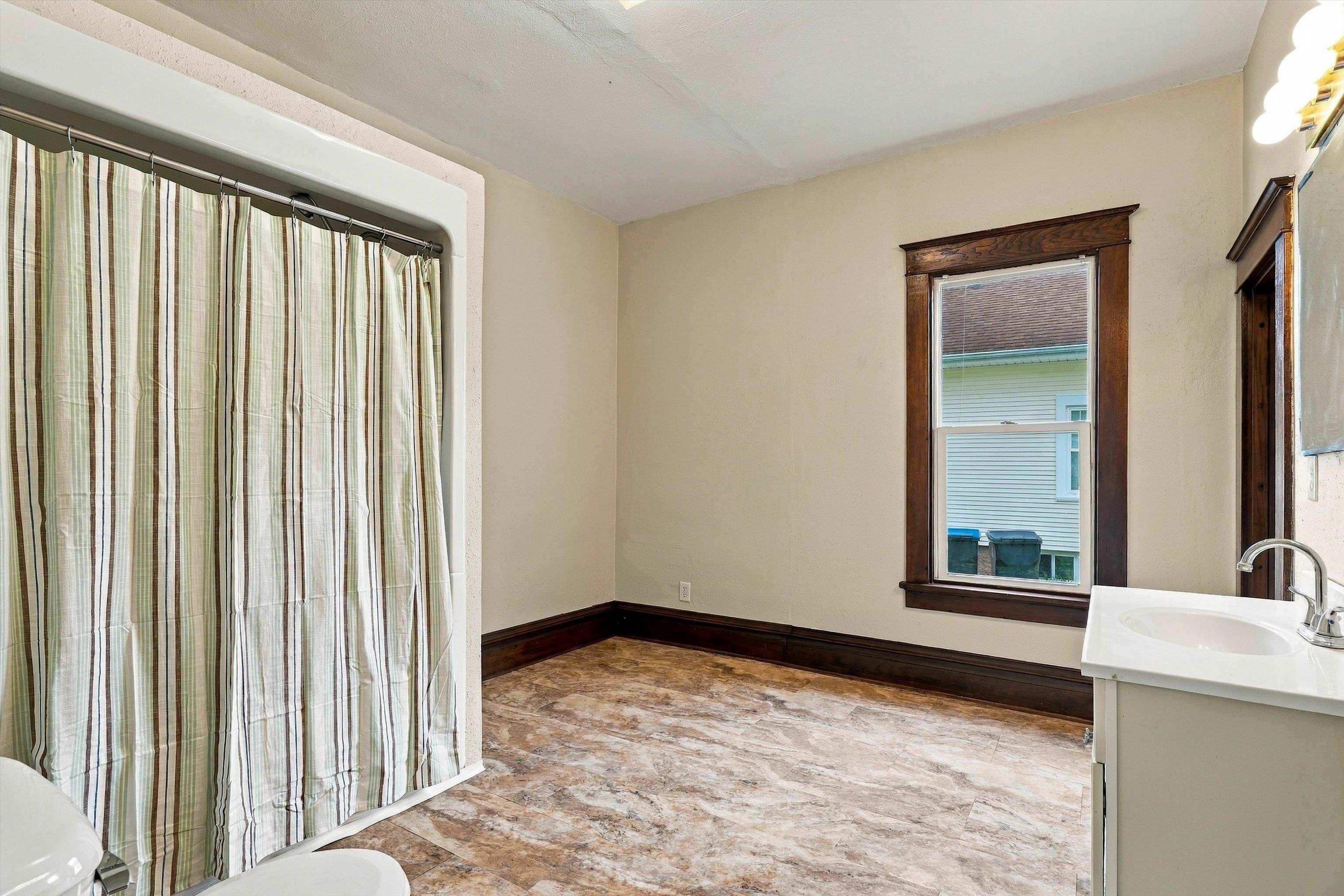 510 W Blodgett Street Property Photo 26