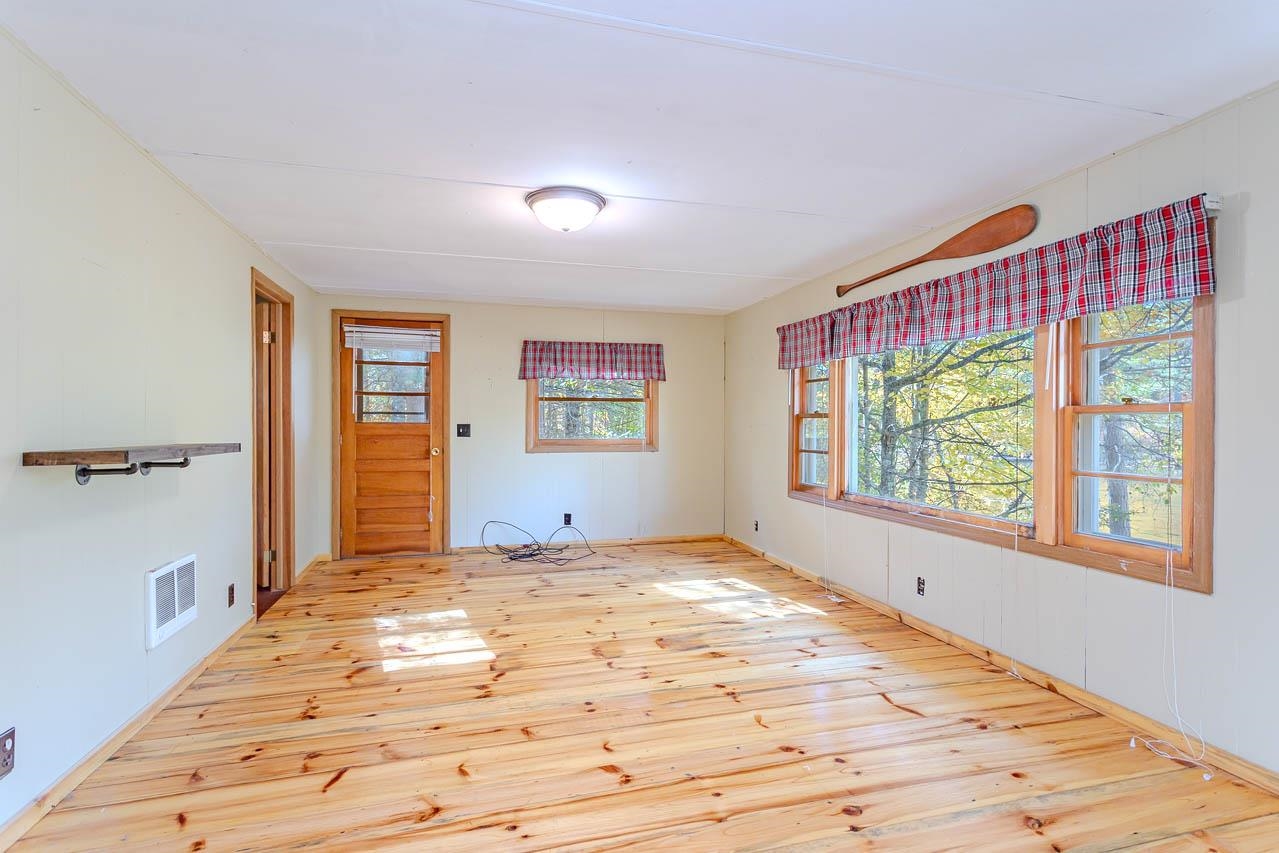 6907 E Rapids Road Property Photo 16