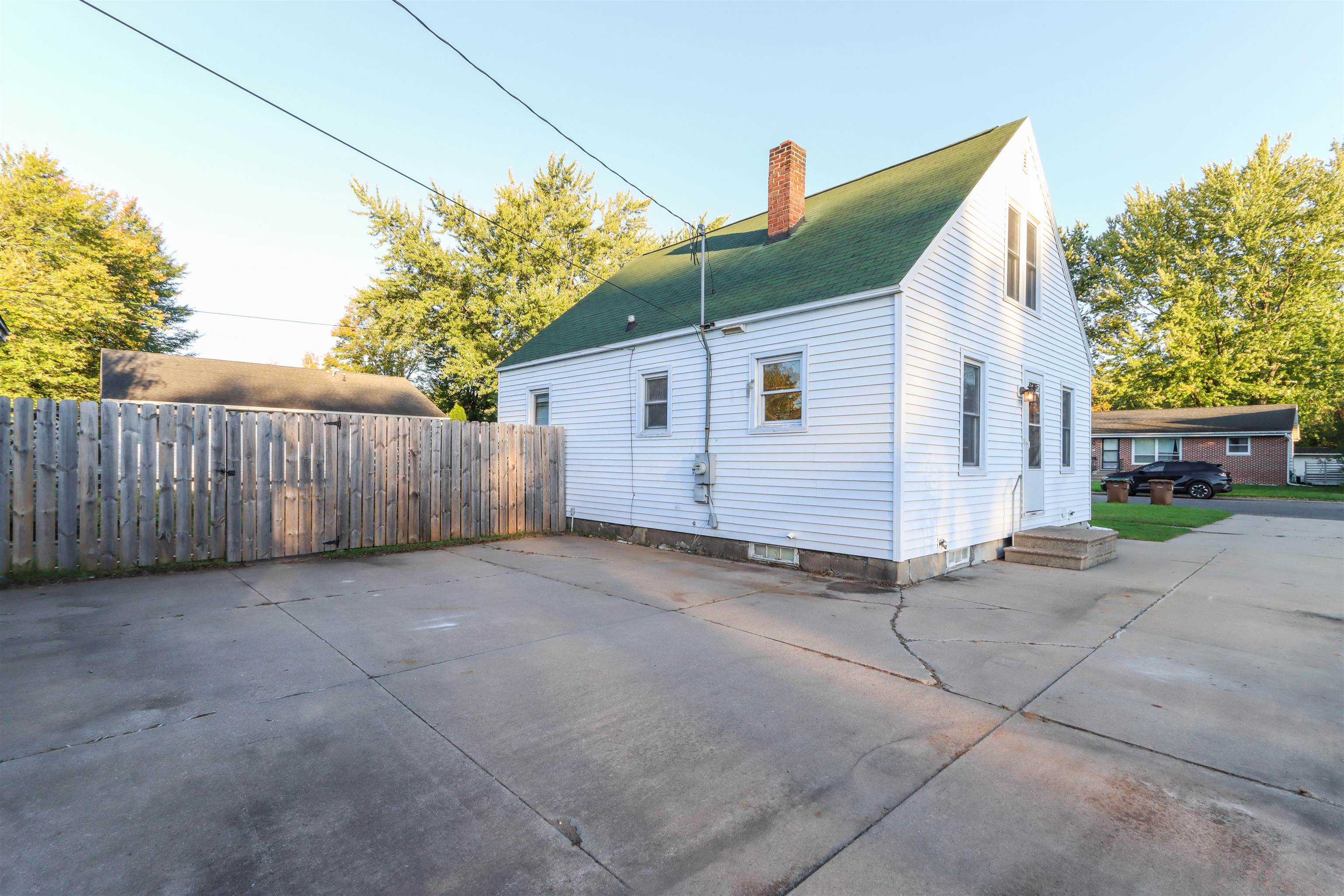 449 Wadleigh Street Property Photo 3