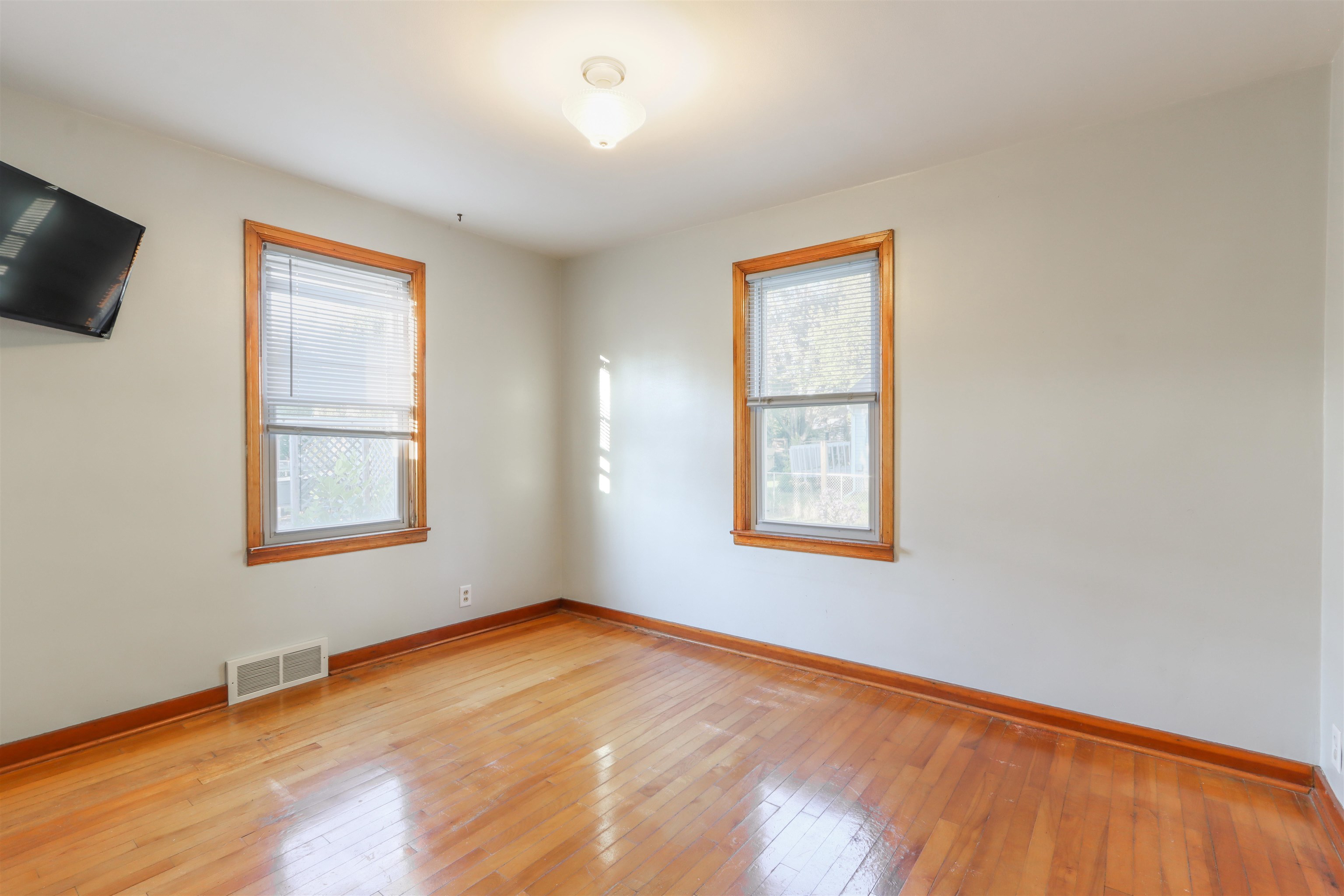 449 Wadleigh Street Property Photo 27