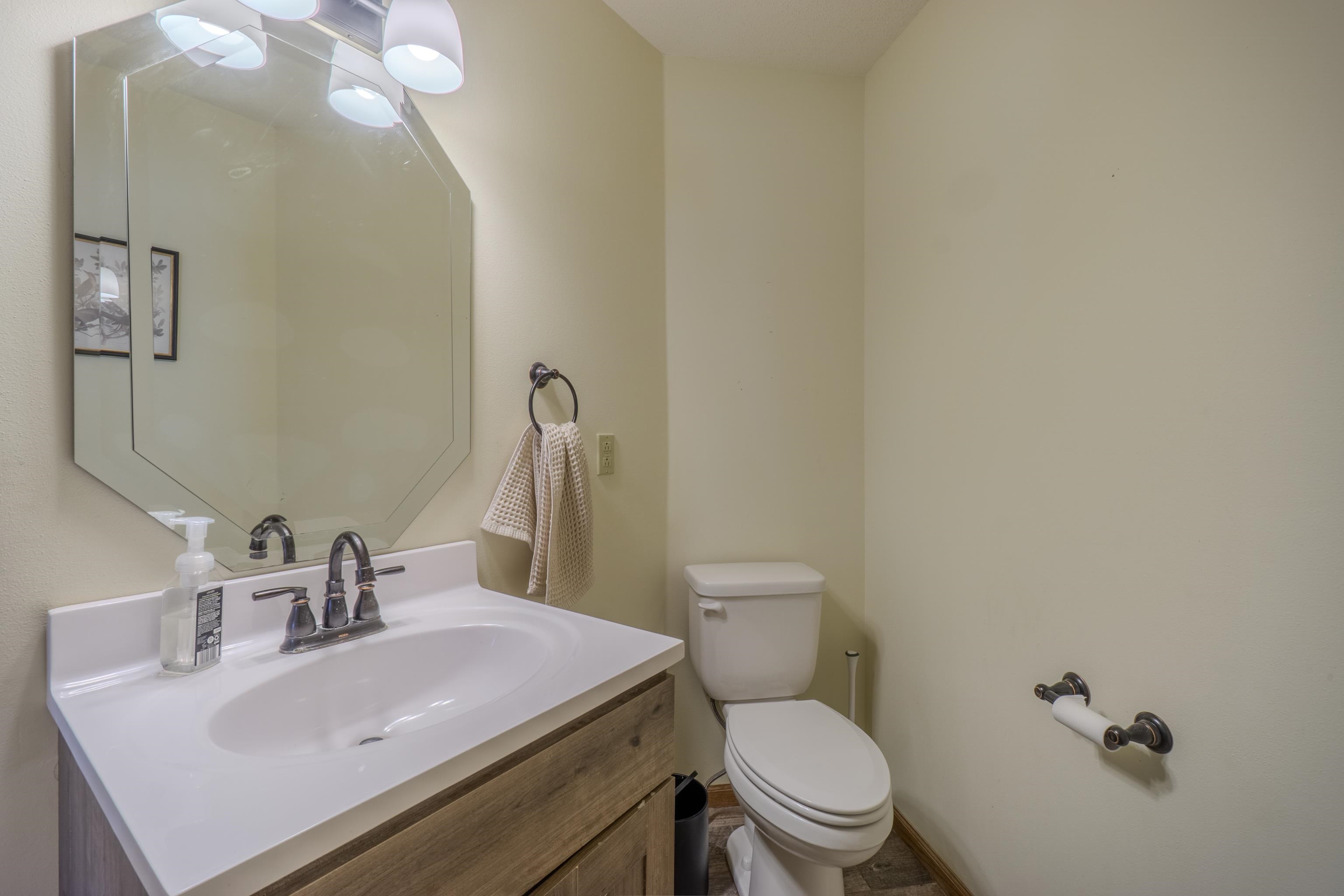 227888 Lanner Avenue Property Photo 18
