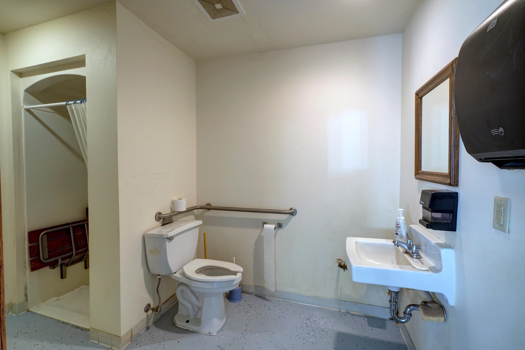 150 S 84th Avenue Property Photo 43