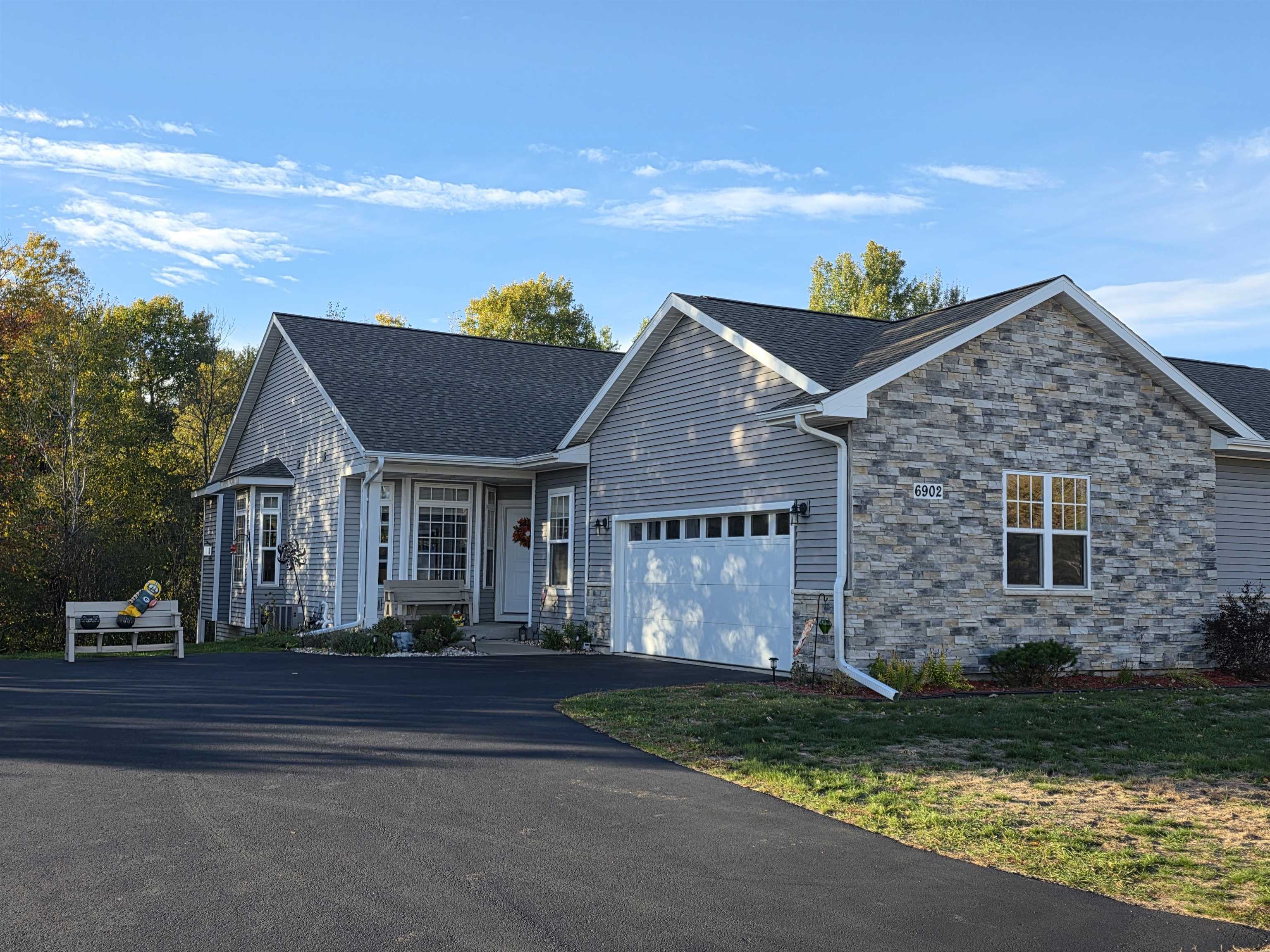 6902 River Trail Drive Property Photo 2