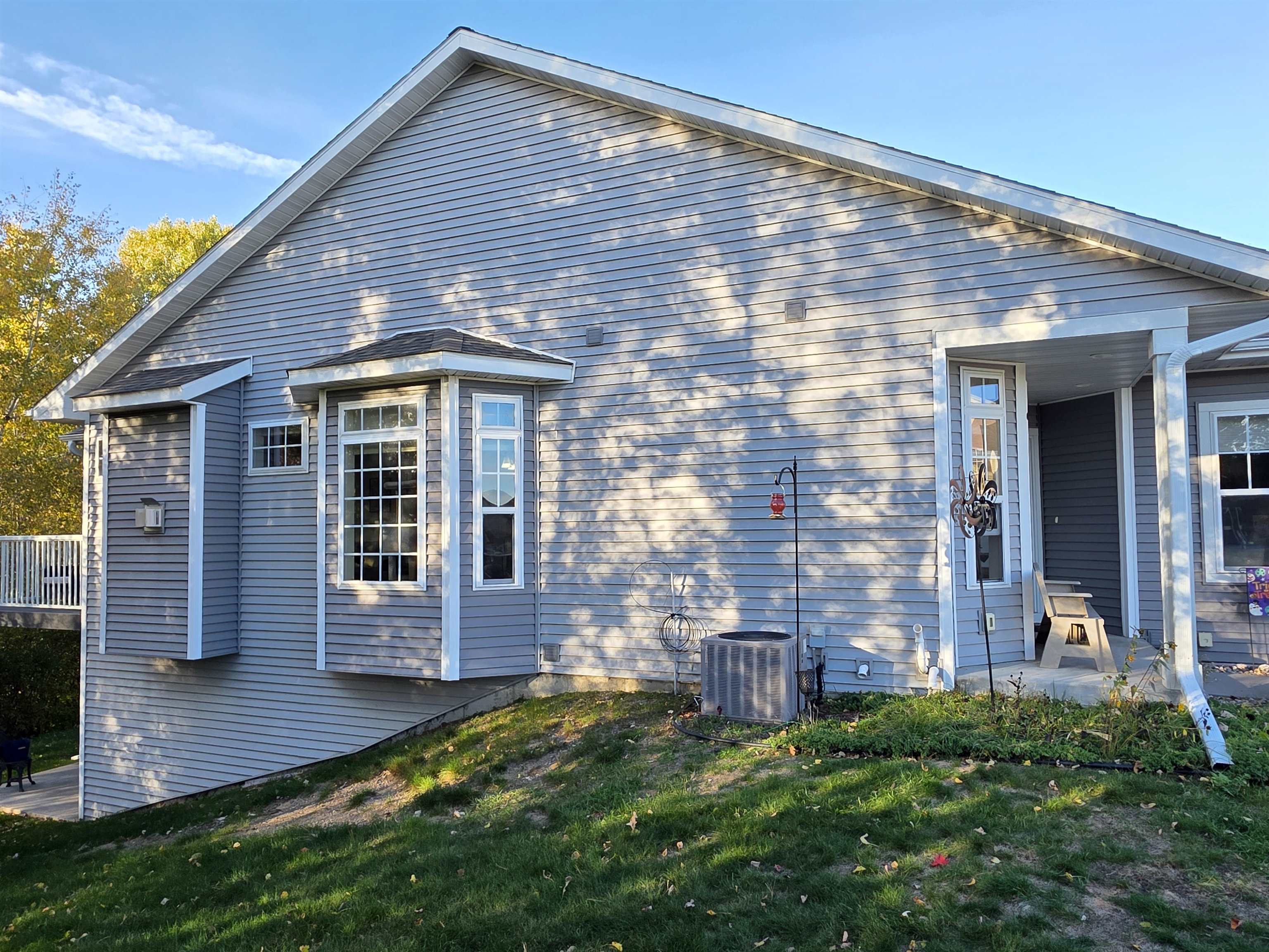 6902 River Trail Drive Property Photo 4
