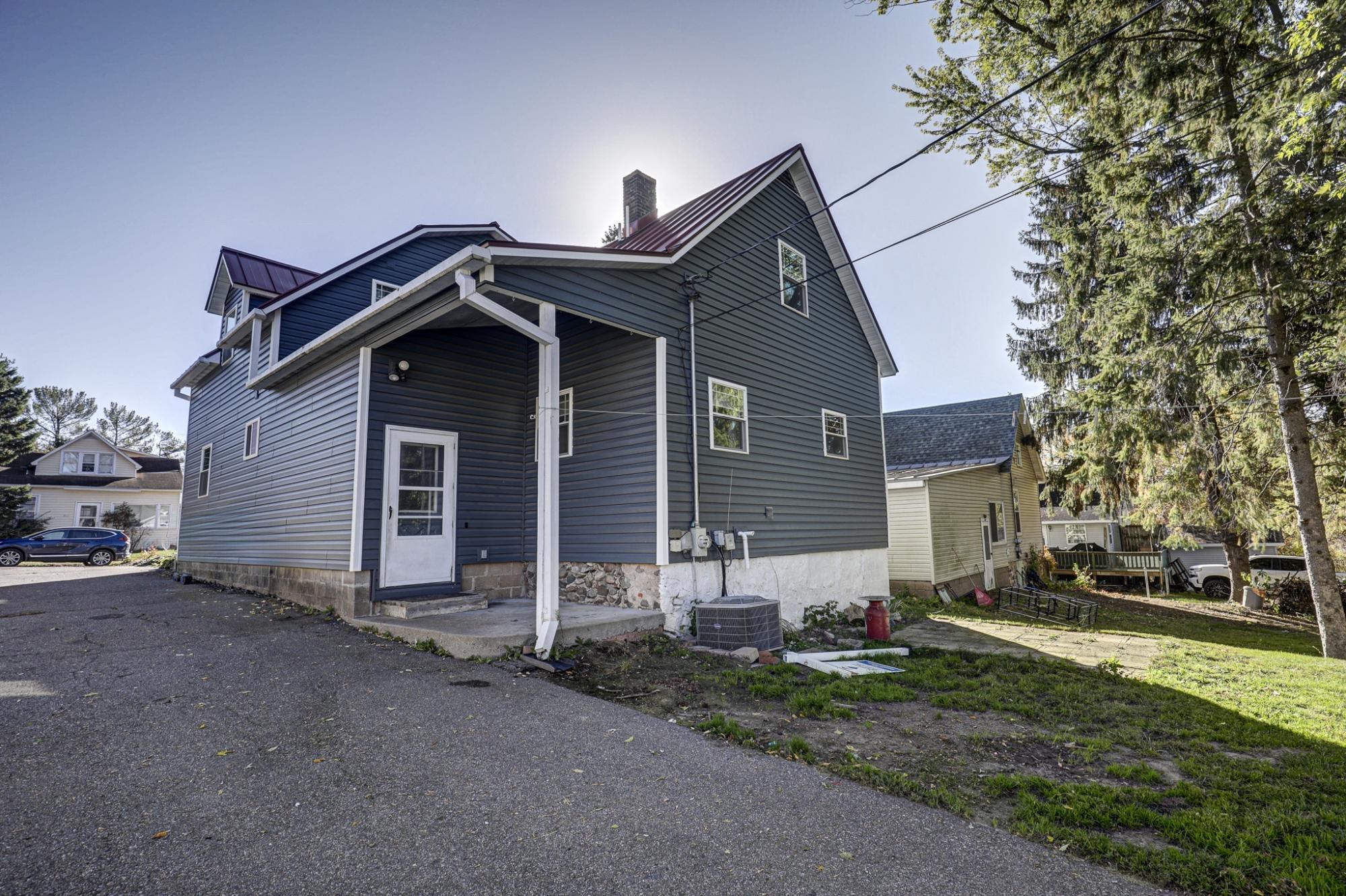 210 East Street Property Photo 3