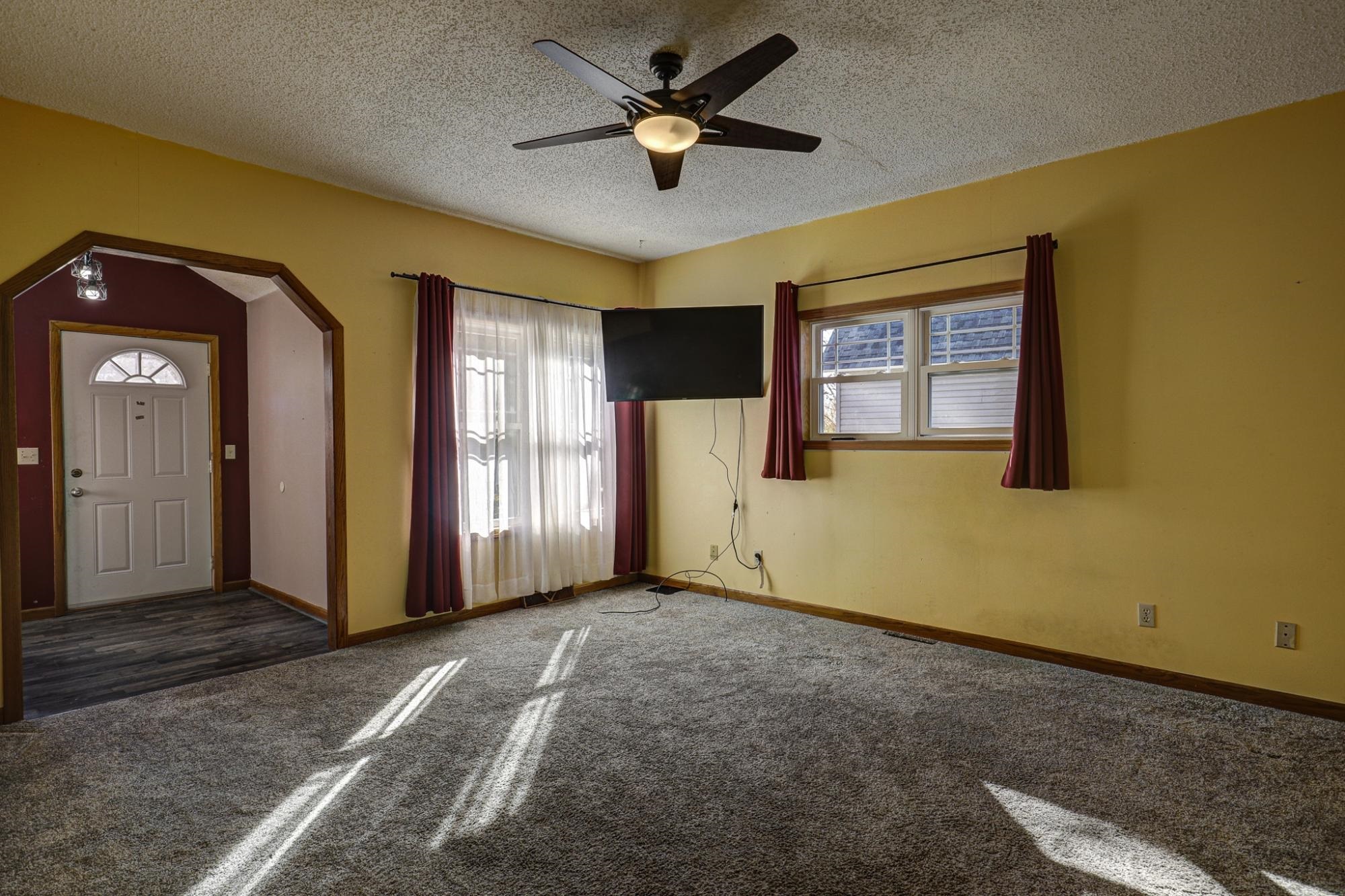 210 East Street Property Photo 5
