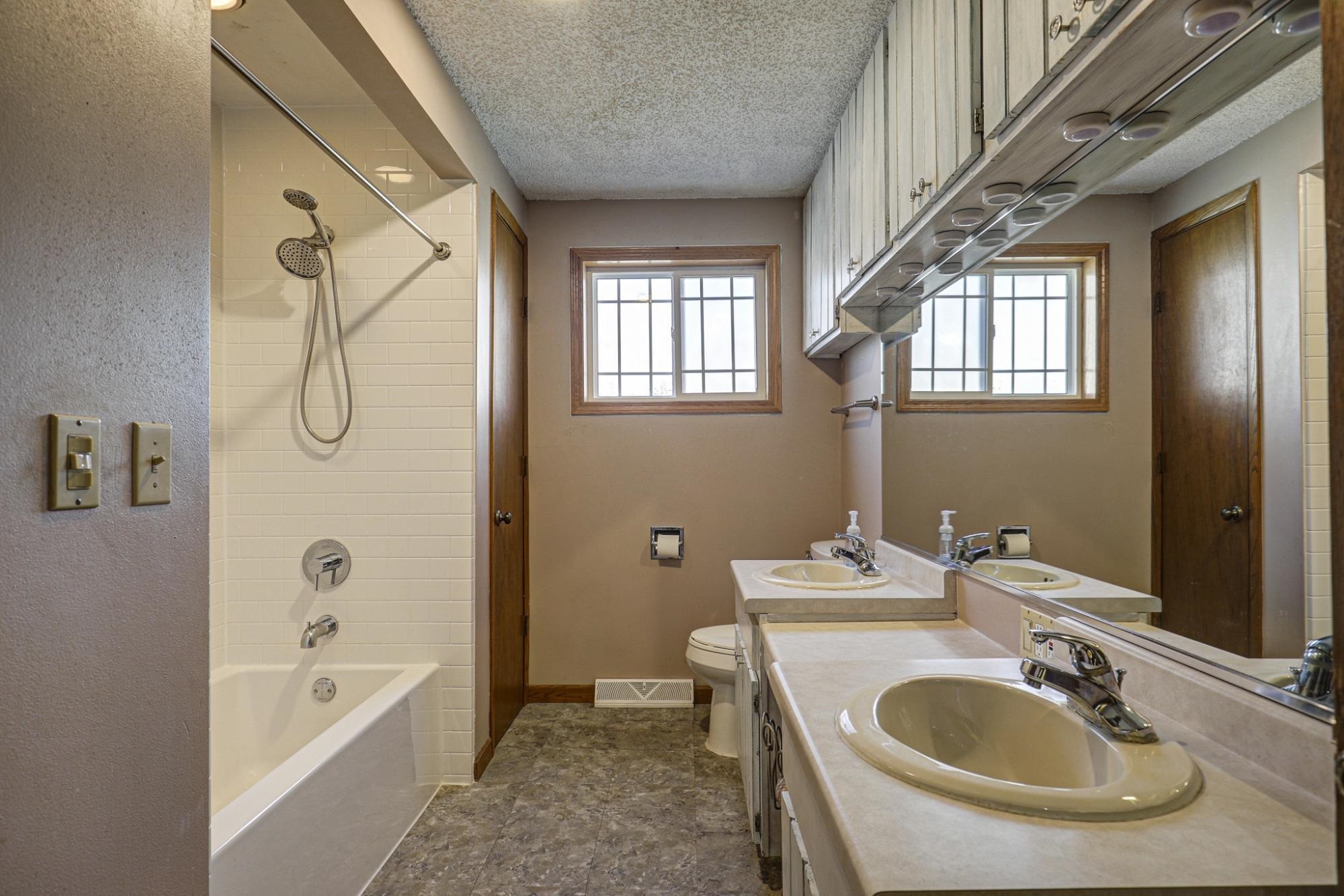 210 East Street Property Photo 18