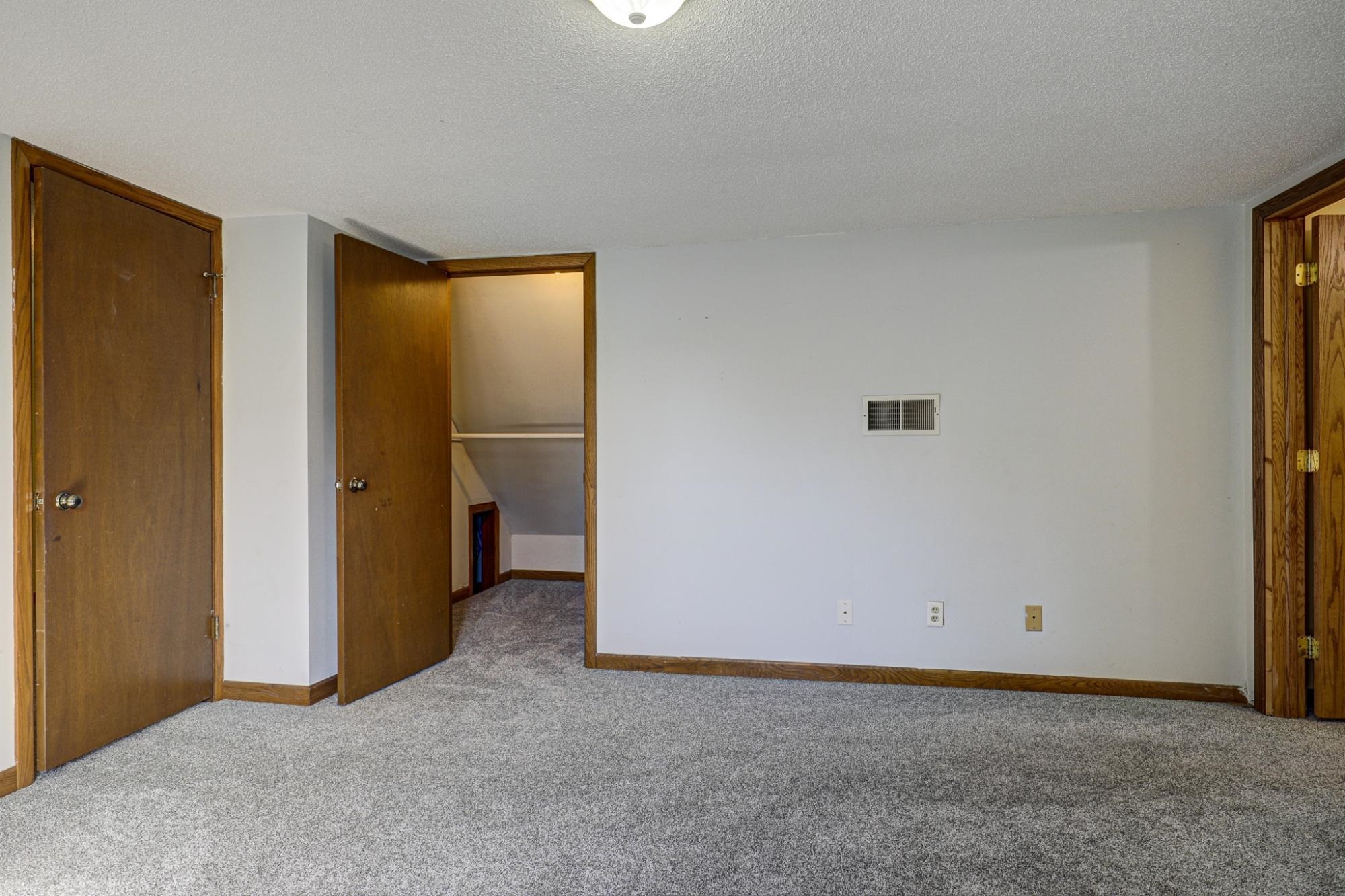 210 East Street Property Photo 23