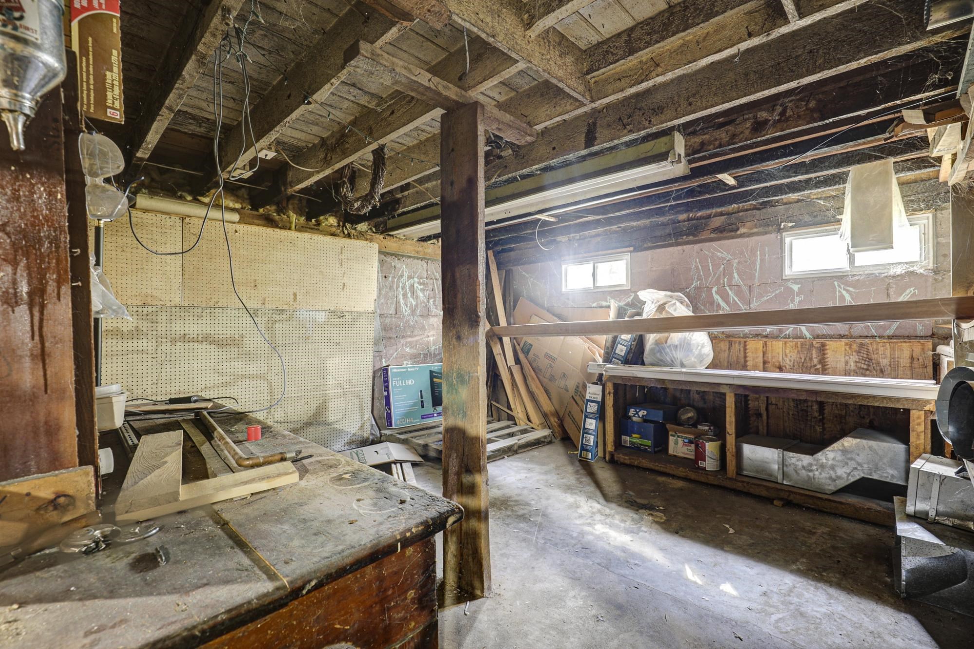 210 East Street Property Photo 29
