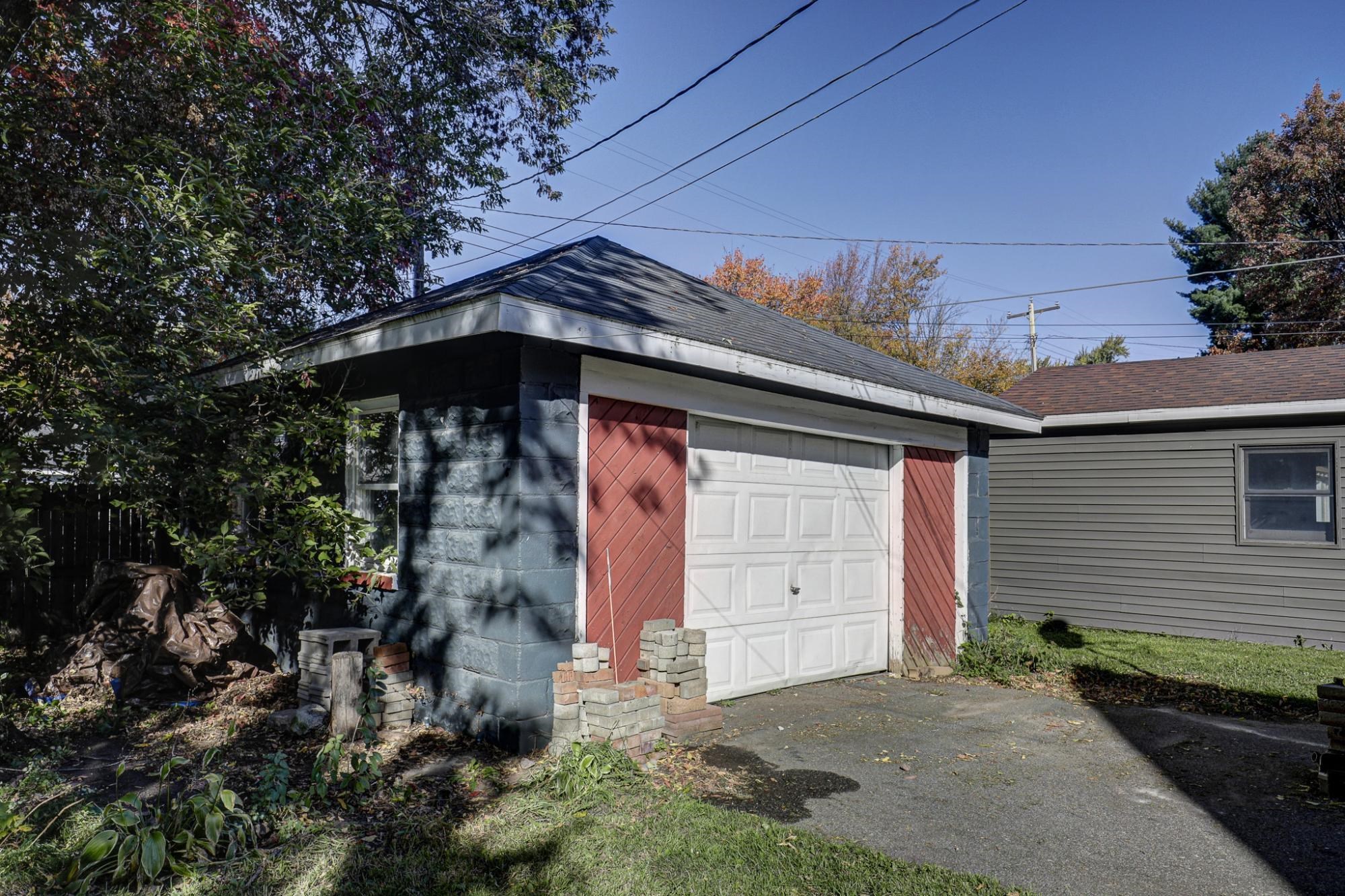 210 East Street Property Photo 32