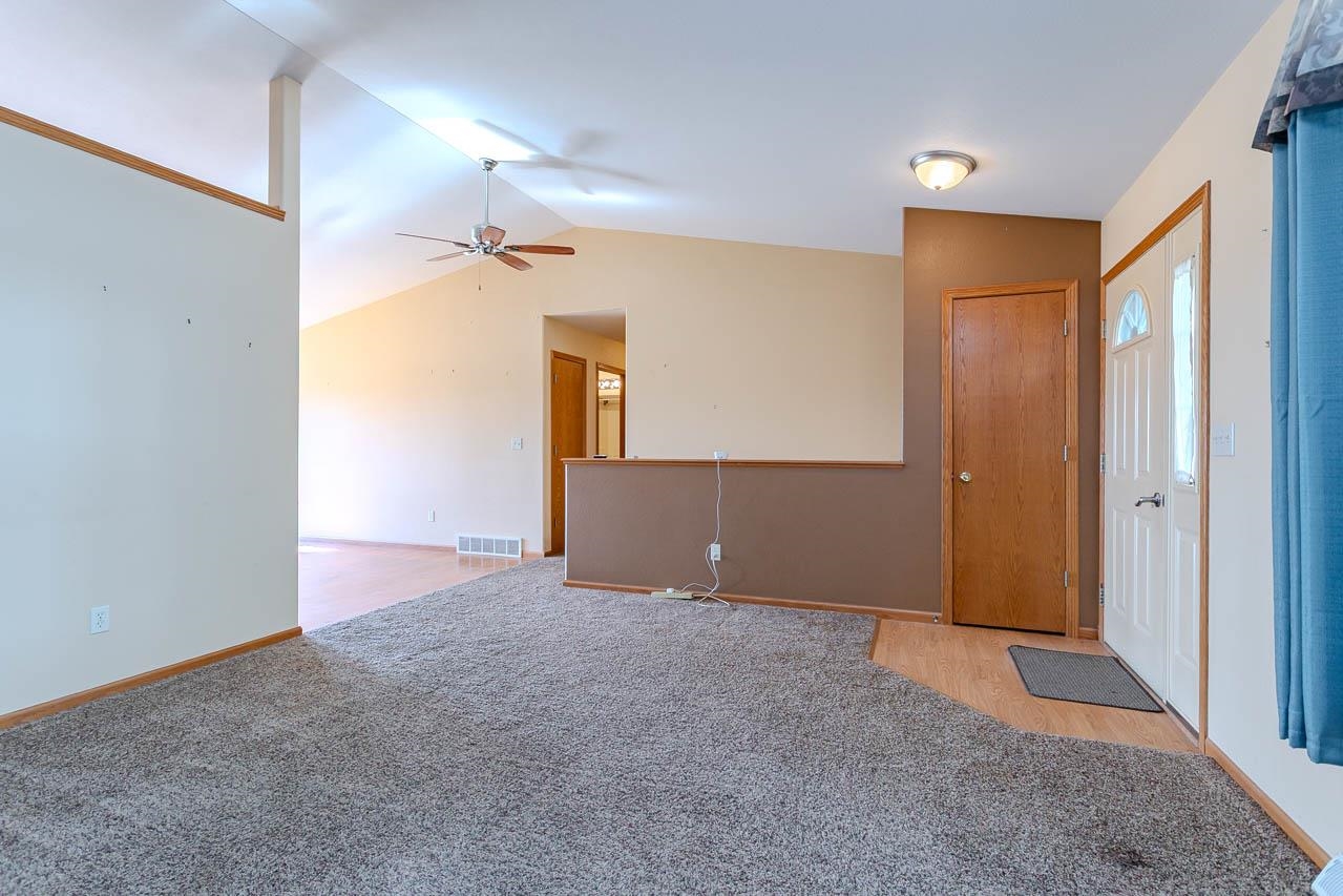 917 & 925 Augusta Avenue Property Photo 5