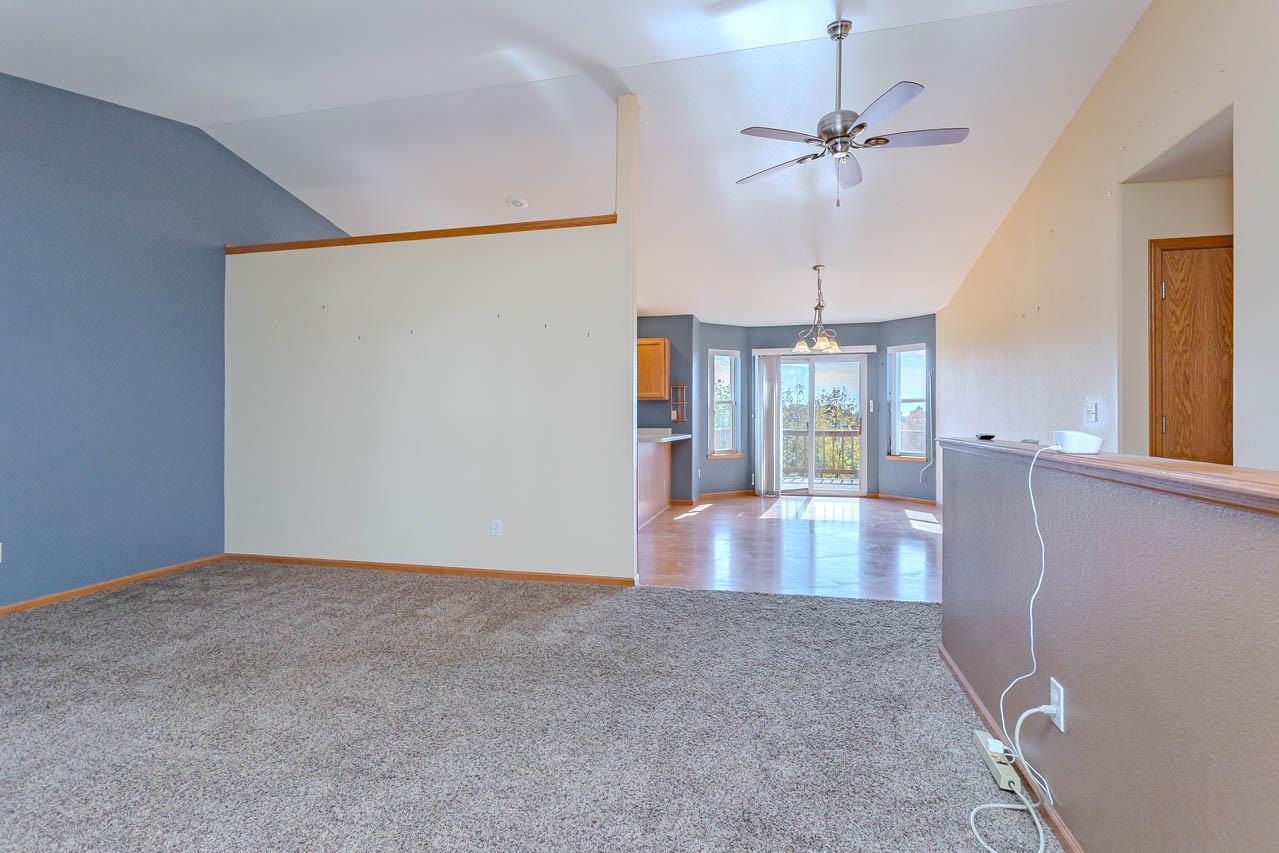 917 & 925 Augusta Avenue Property Photo 6