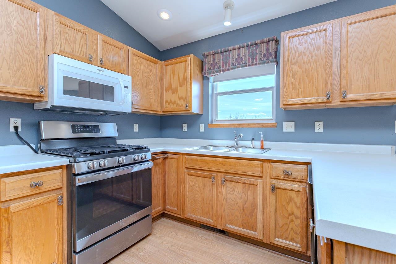917 & 925 Augusta Avenue Property Photo 11