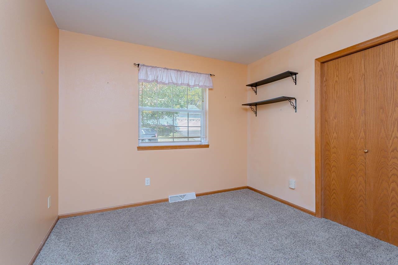 917 & 925 Augusta Avenue Property Photo 18
