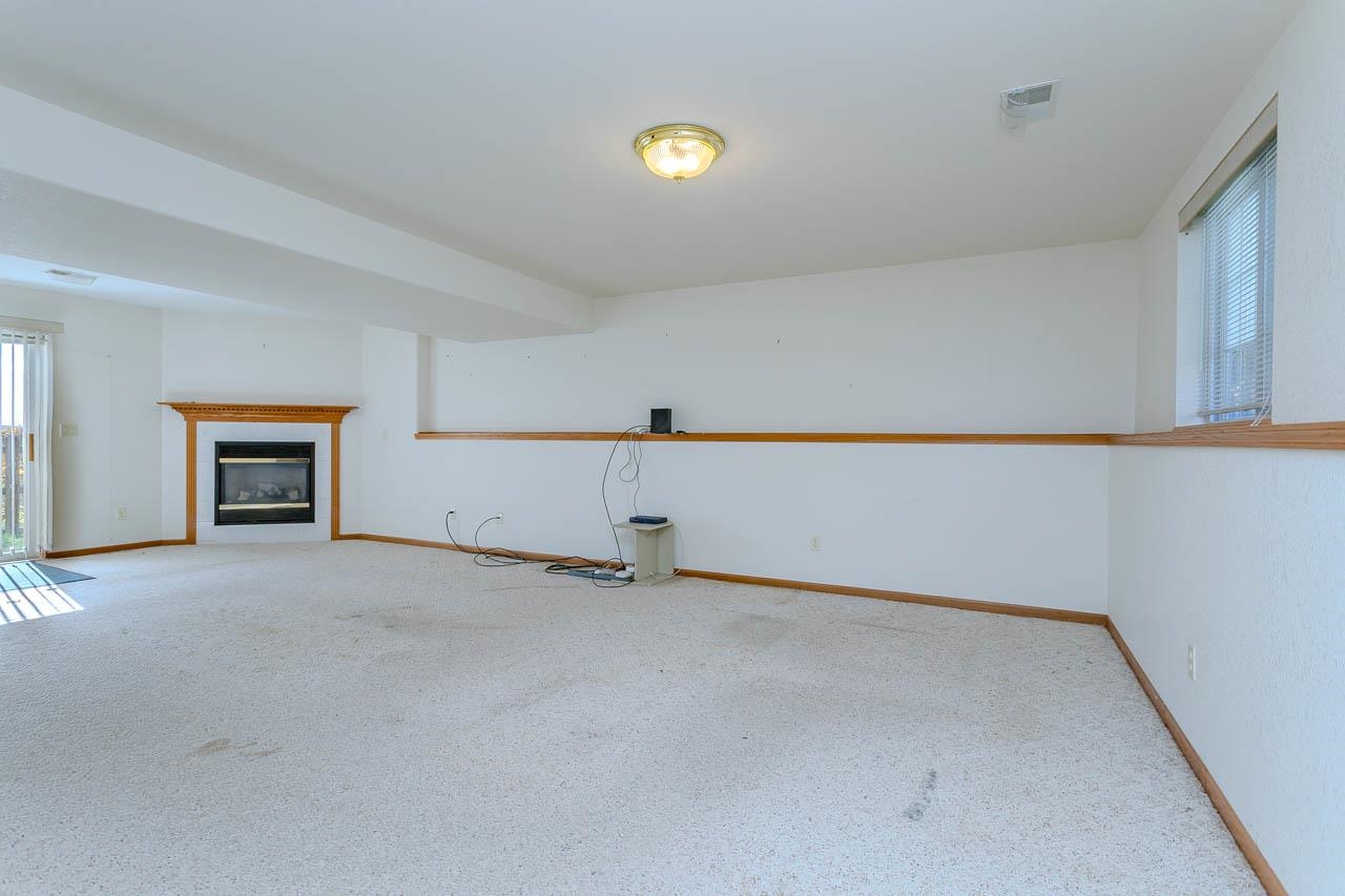 917 & 925 Augusta Avenue Property Photo 25