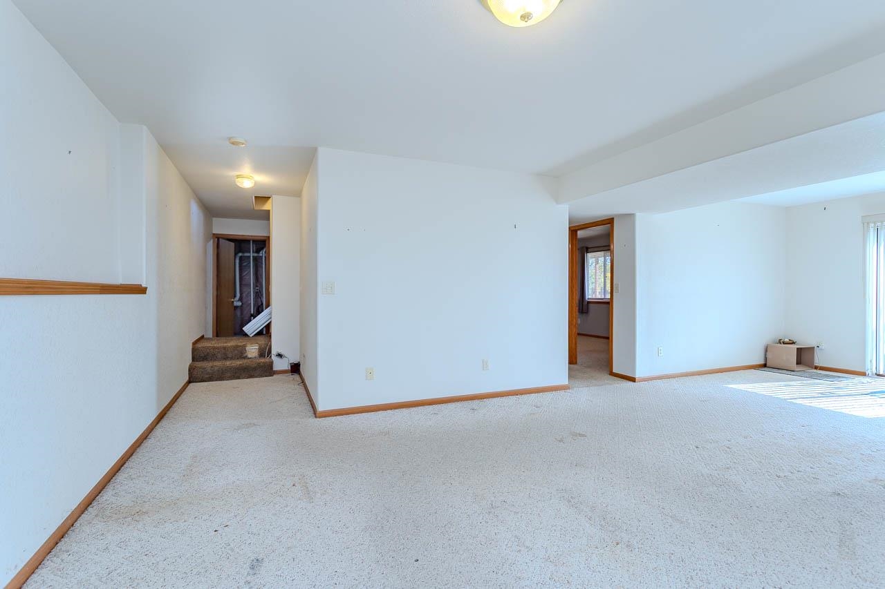 917 & 925 Augusta Avenue Property Photo 27
