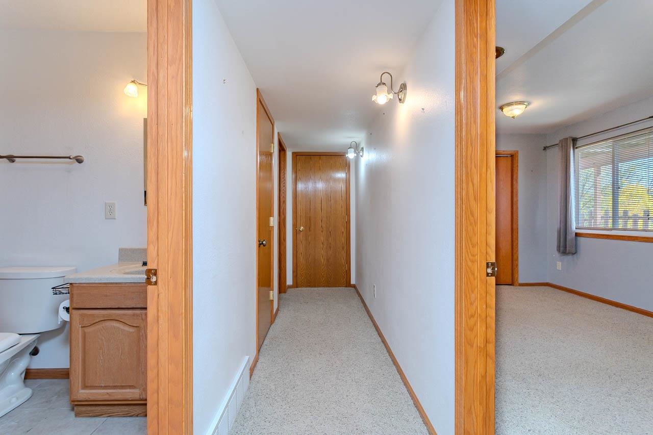 917 & 925 Augusta Avenue Property Photo 28