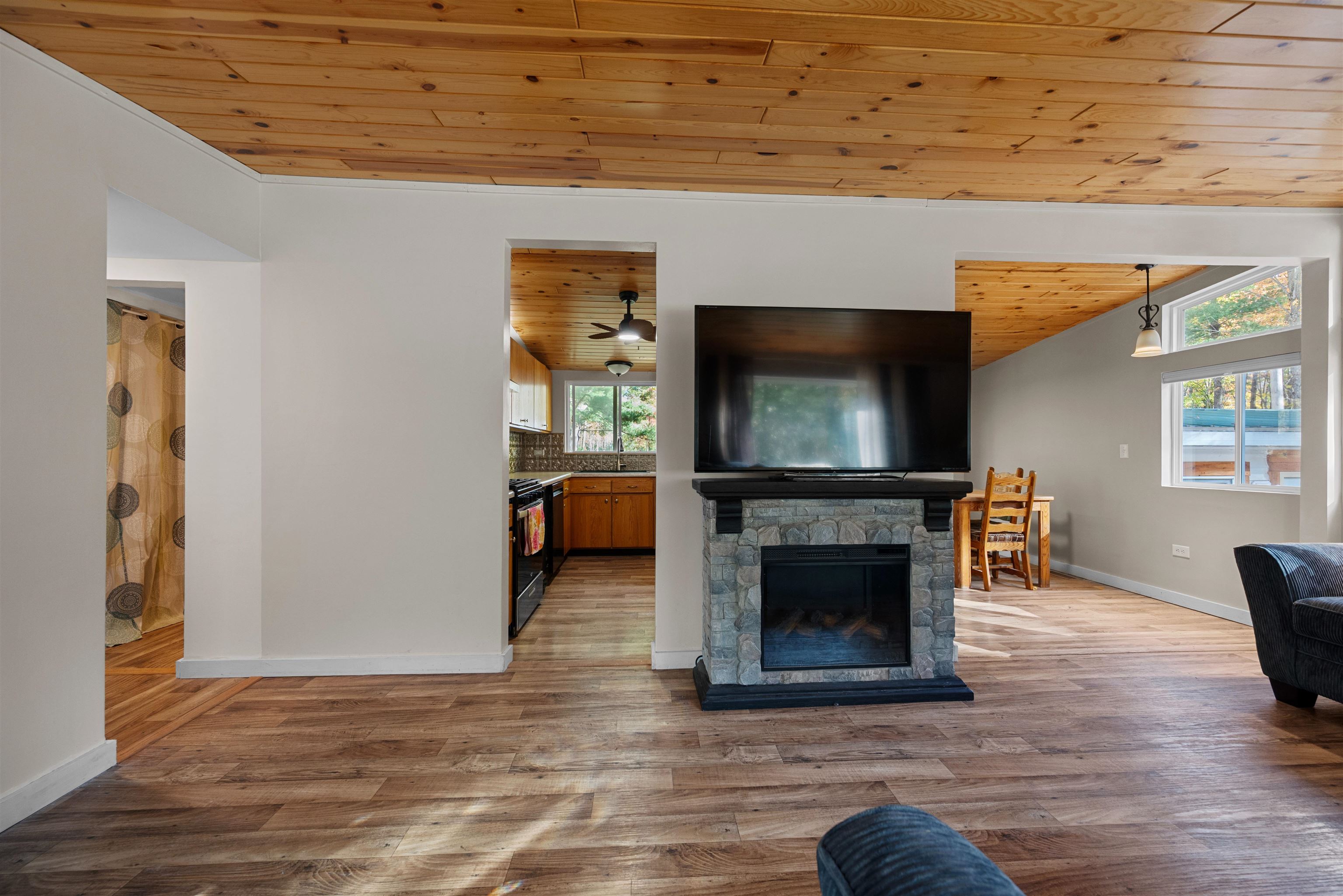 1589 N Reserve Drive Property Photo 6