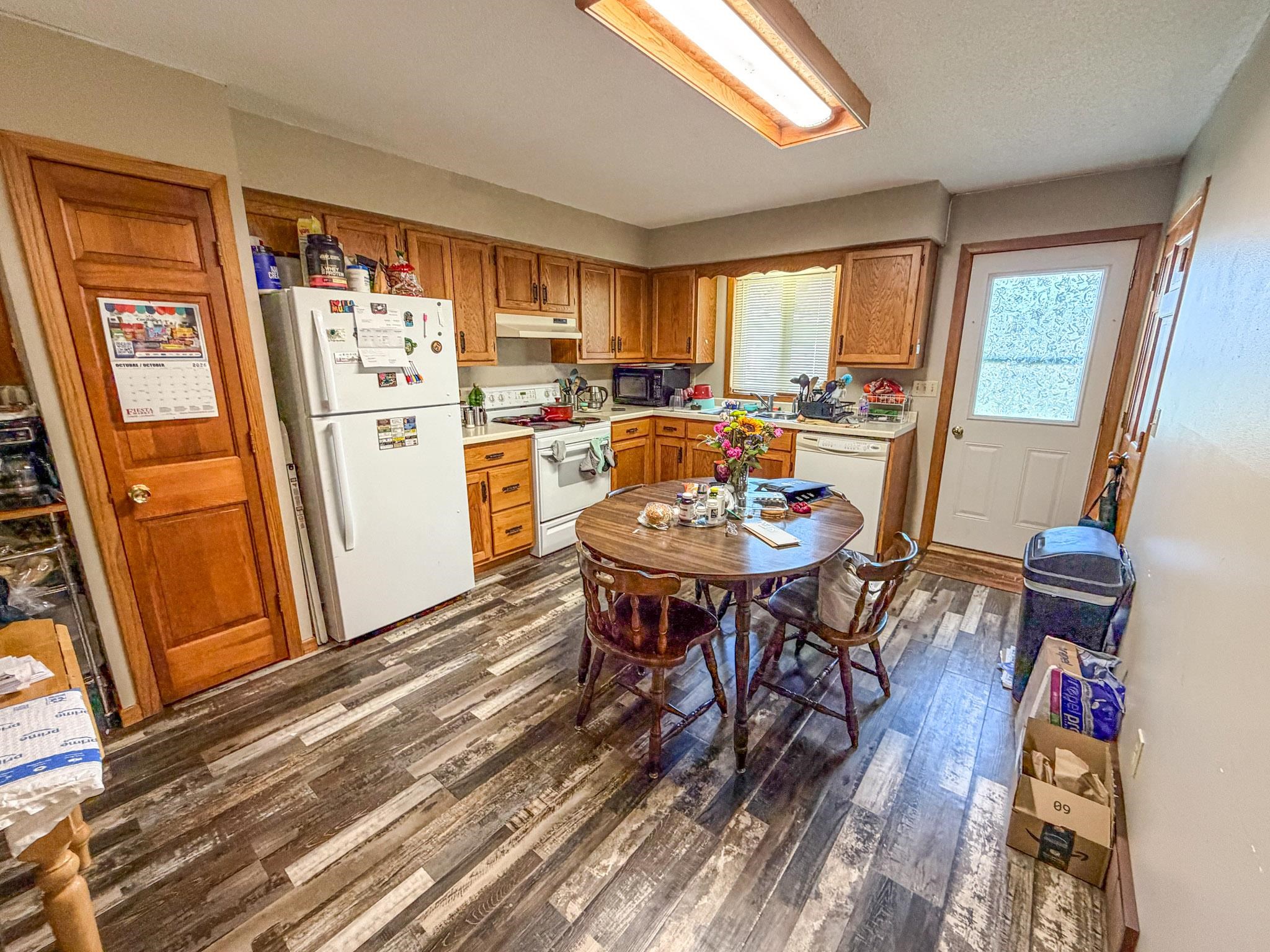 494/496 Flambeau Avenue Property Photo 10
