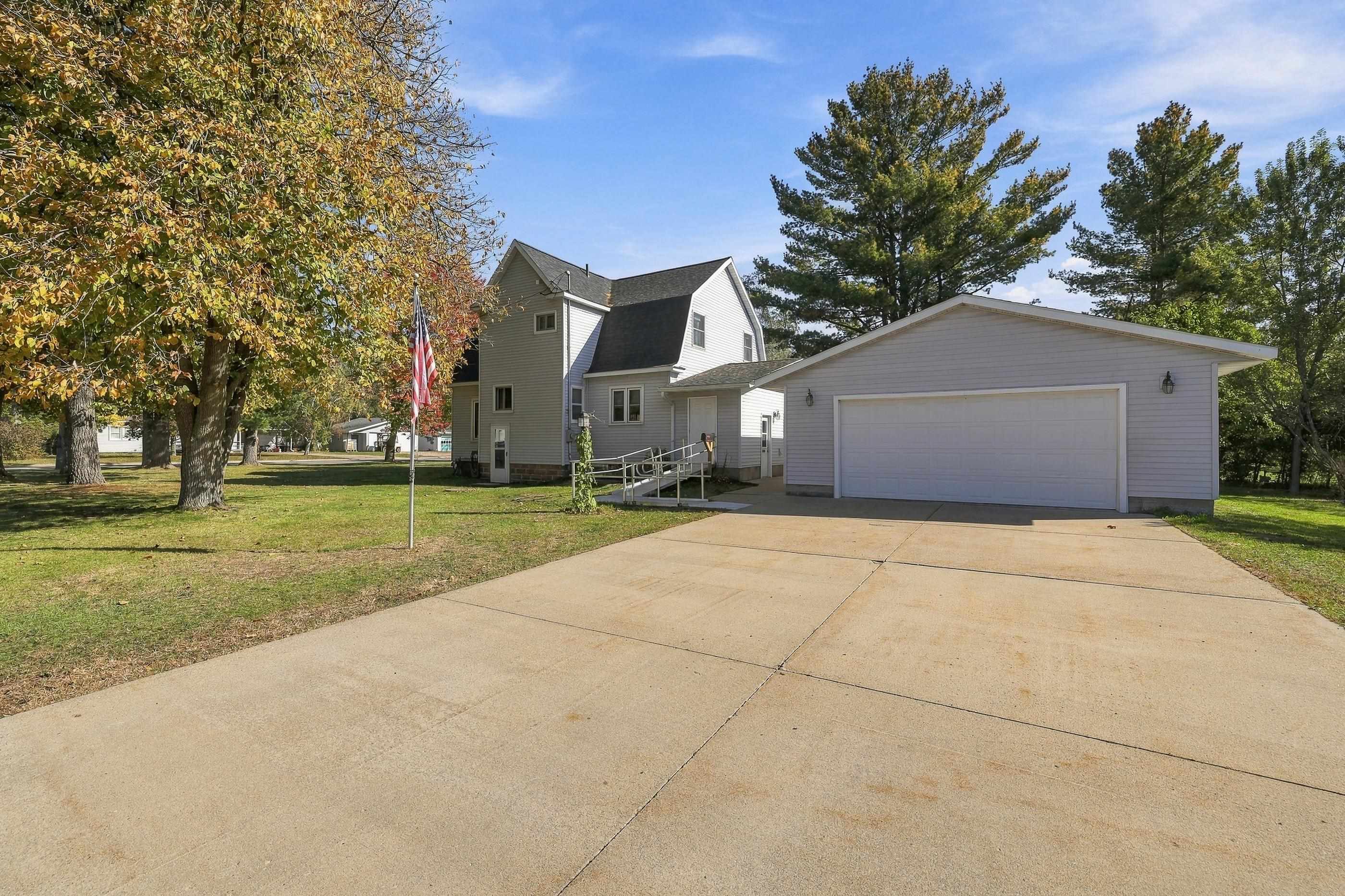 910 Two Mile Avenue Property Photo 1