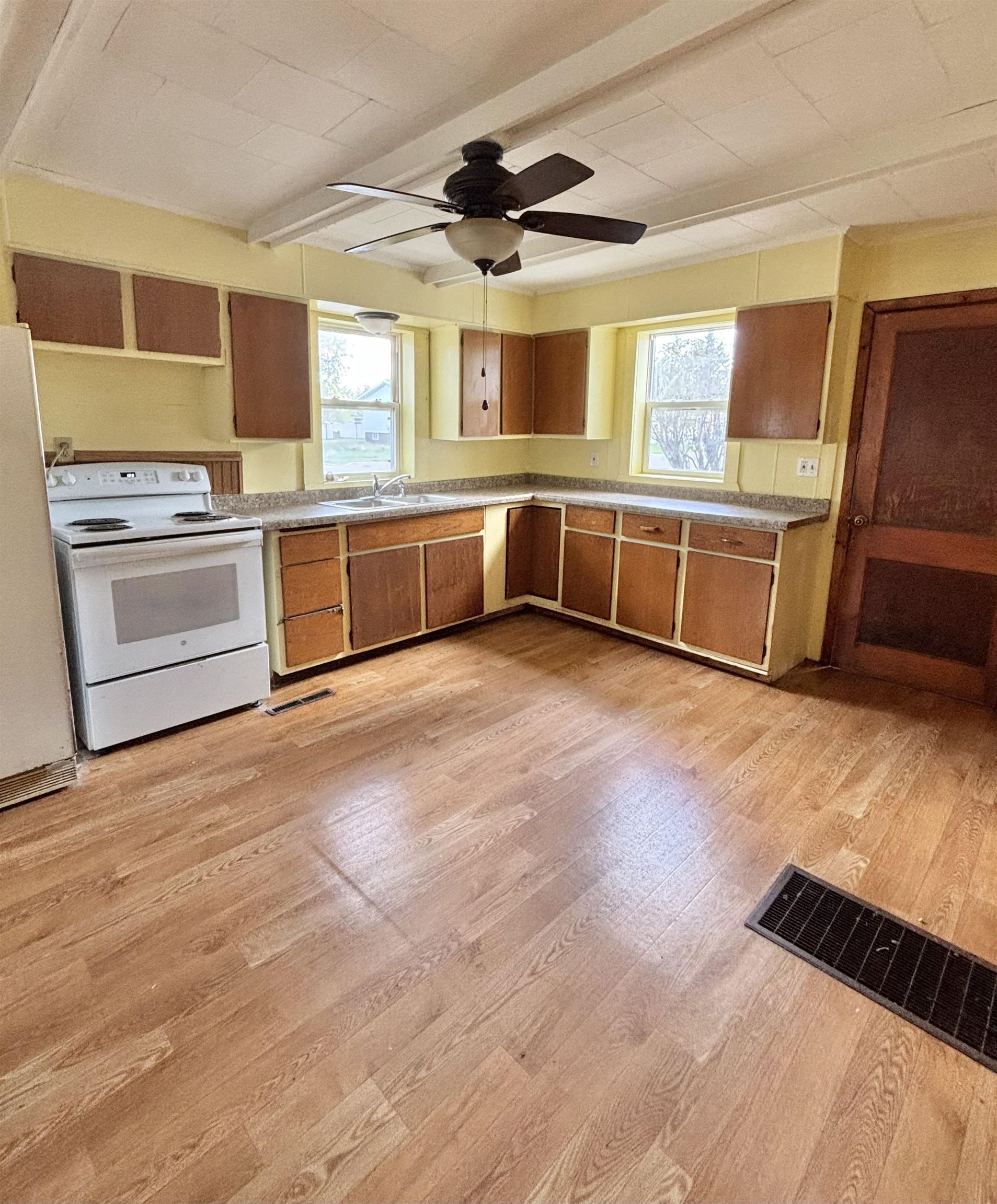 714 Division Street Property Photo 4