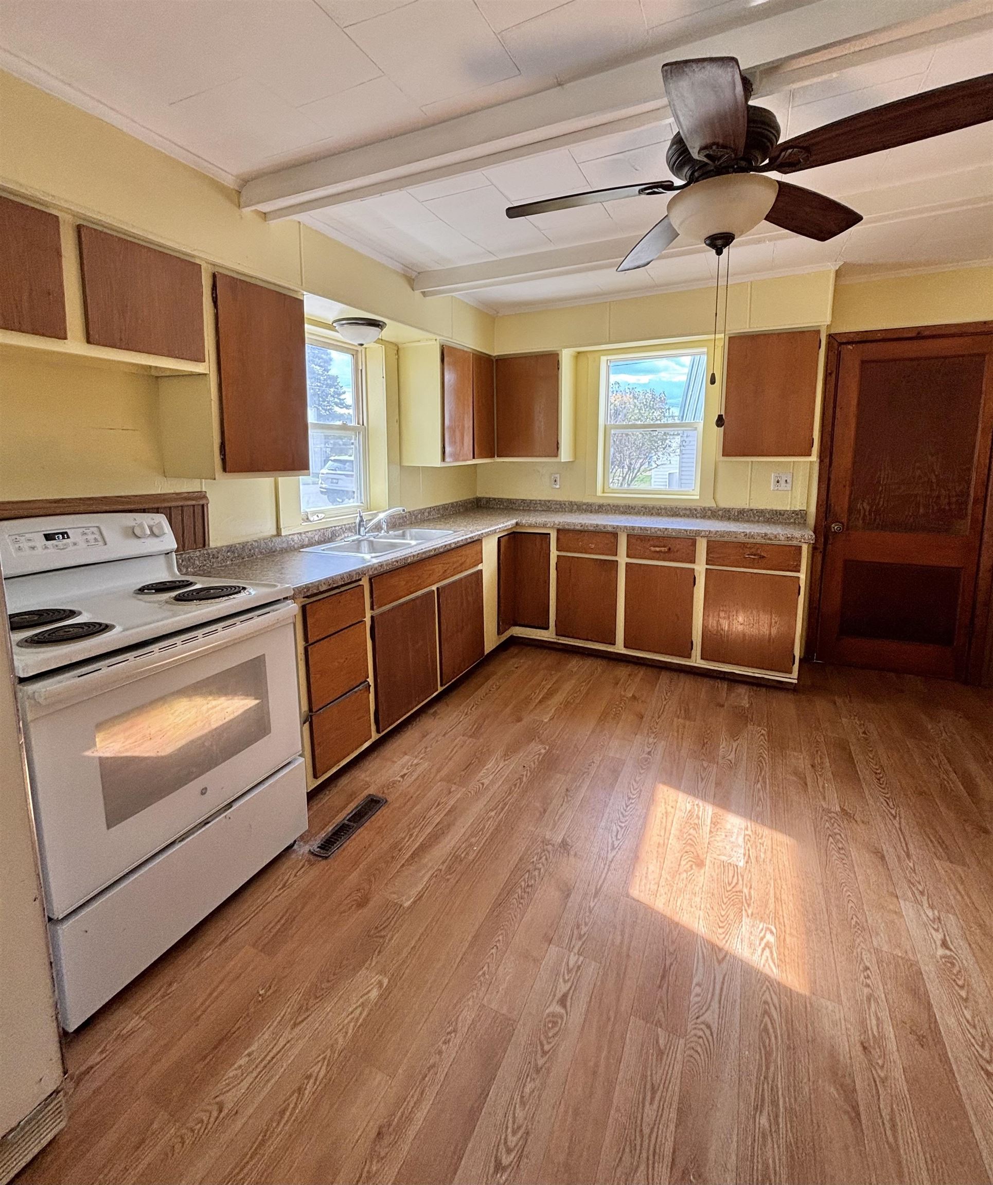 714 Division Street Property Photo 5