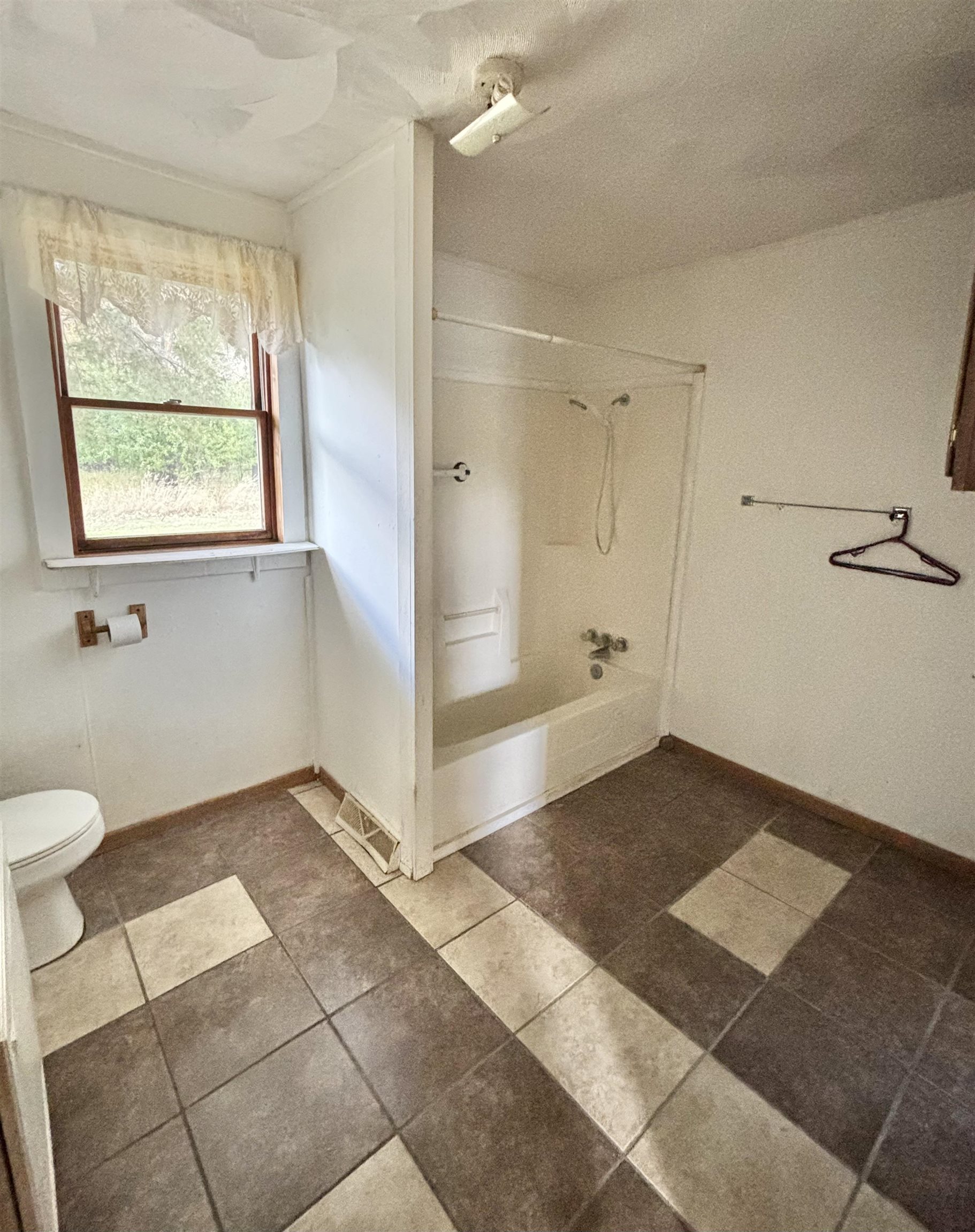 714 Division Street Property Photo 8