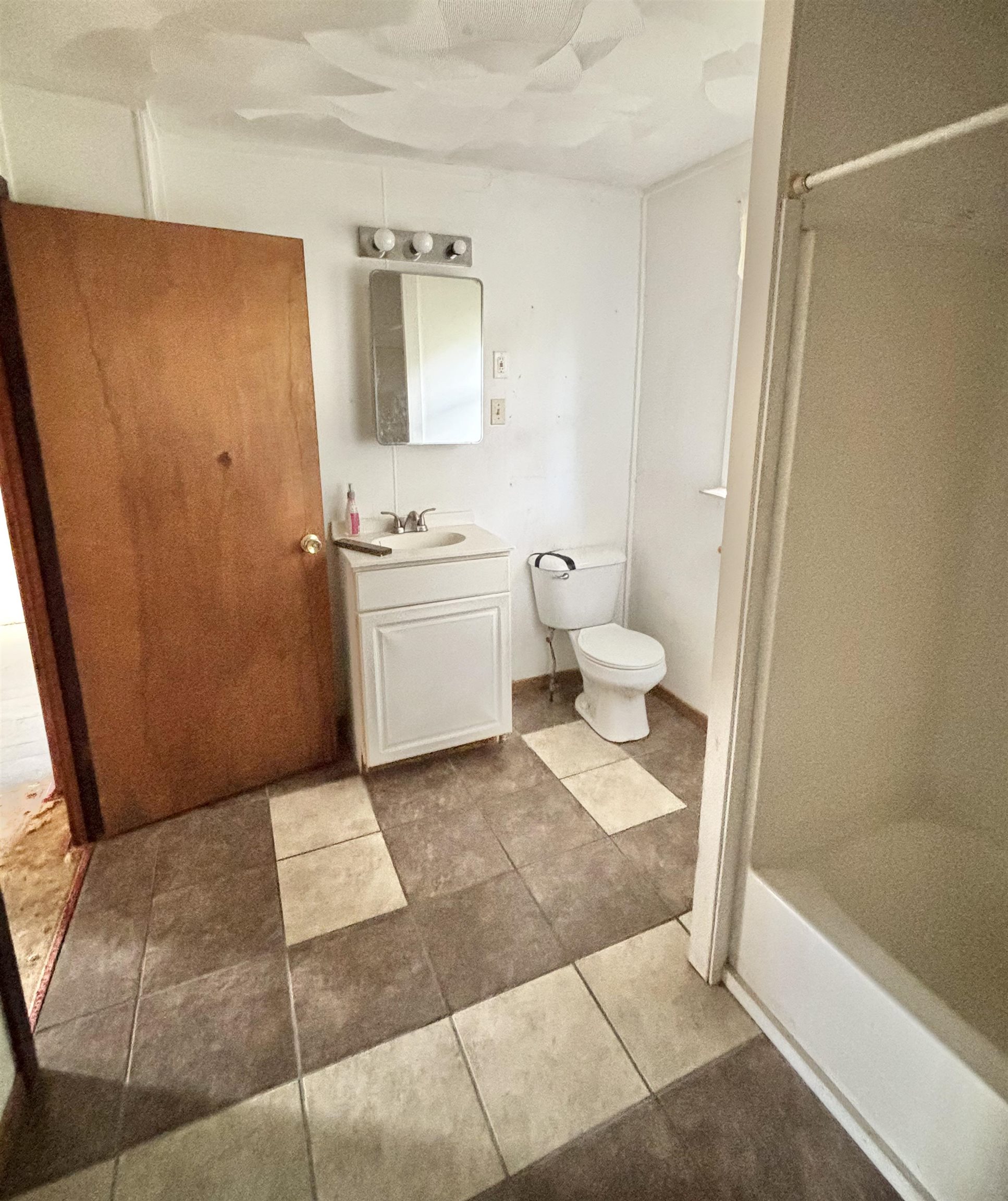 714 Division Street Property Photo 9