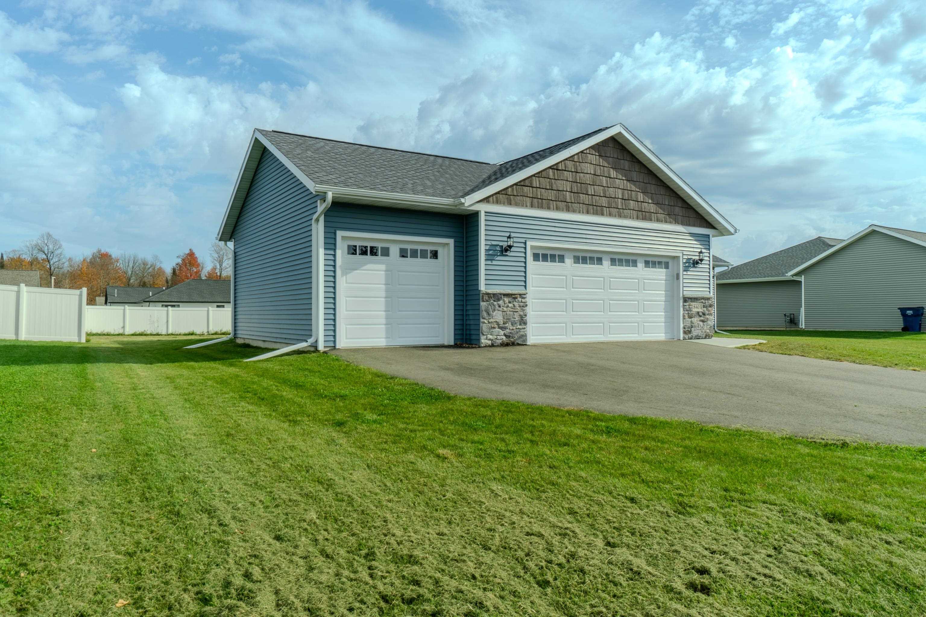 8403 Hinner Springs Drive Property Photo 2