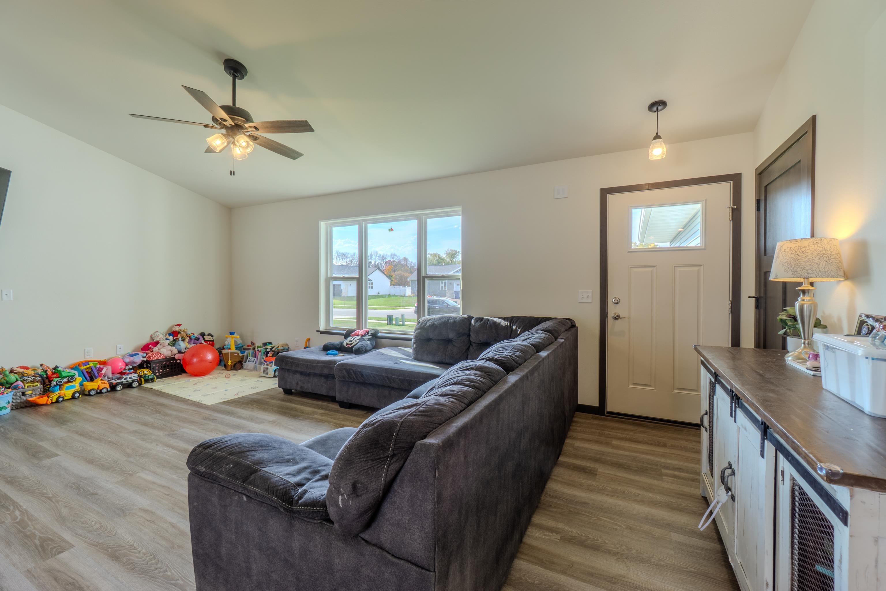 8403 Hinner Springs Drive Property Photo 6