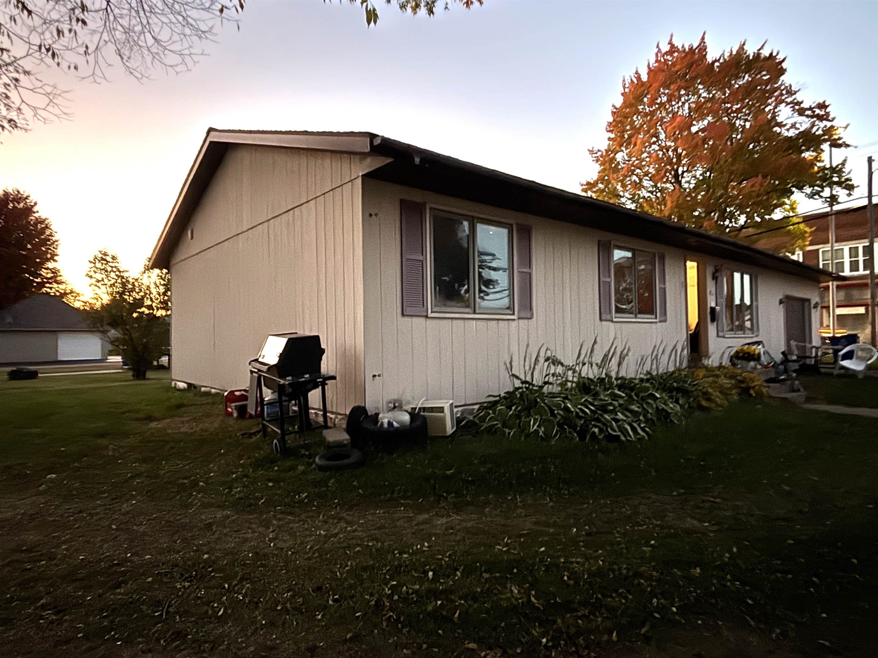 100 Pine Street Property Photo 1