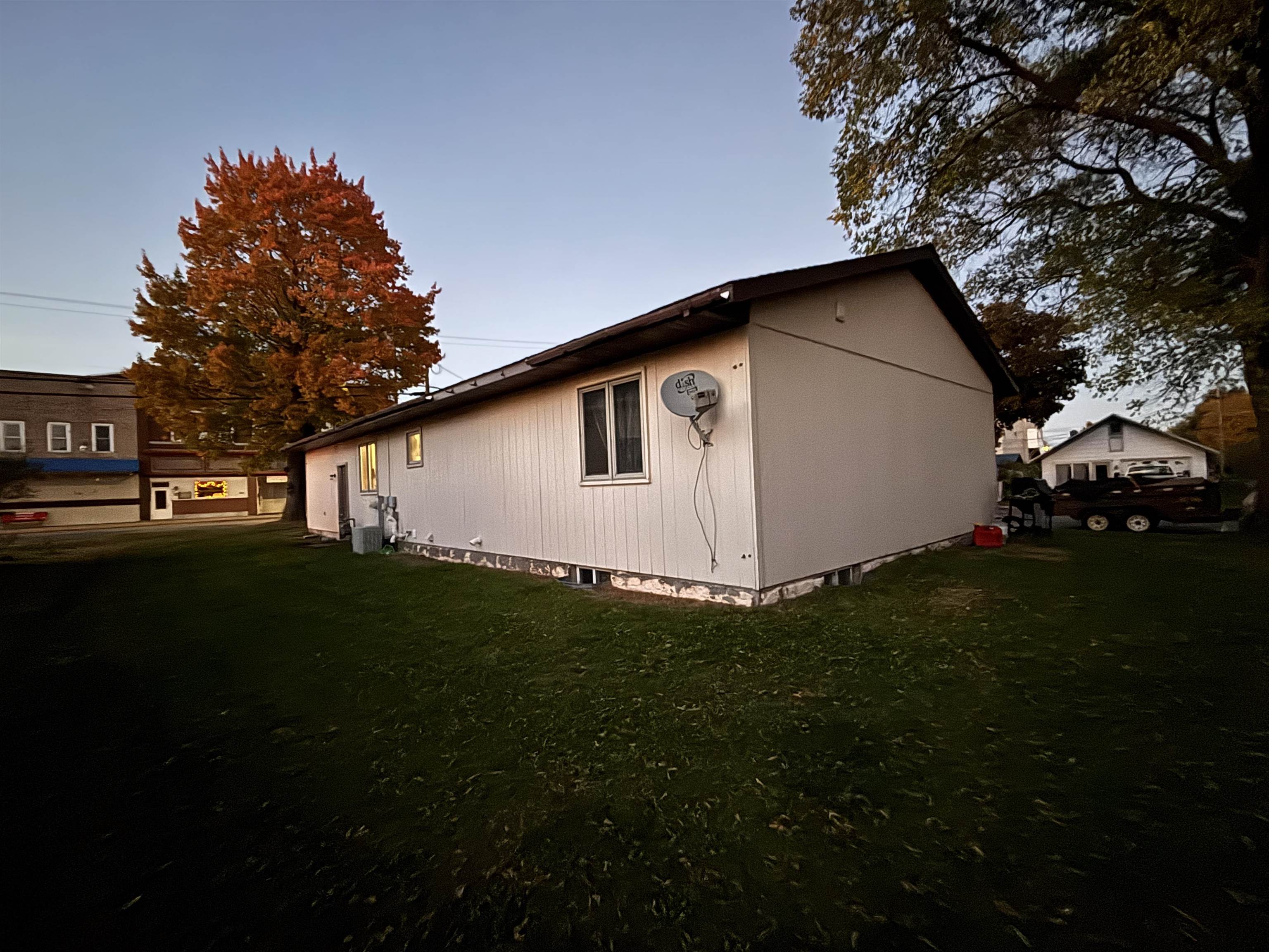100 Pine Street Property Photo 2
