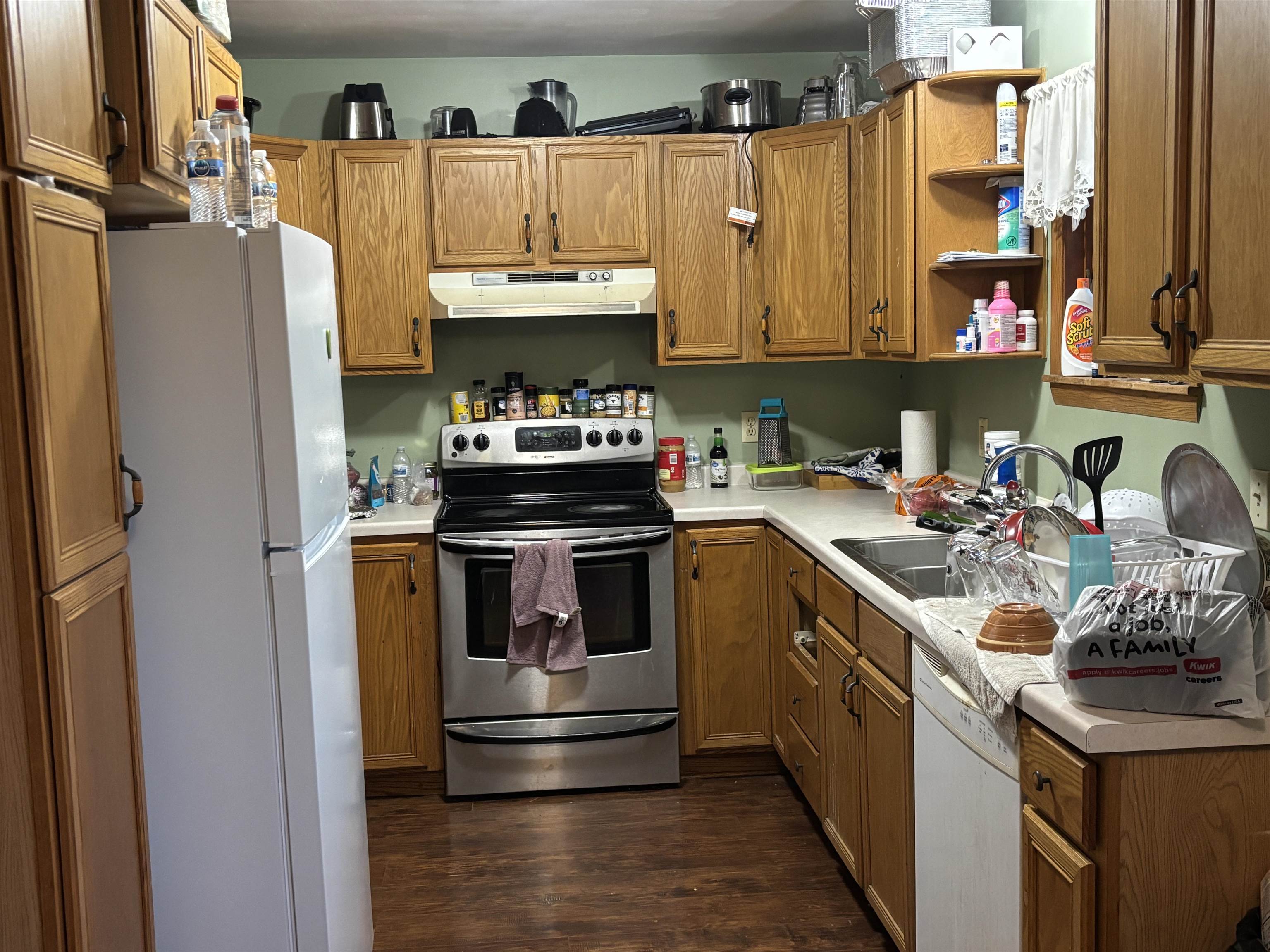 100 Pine Street Property Photo 5