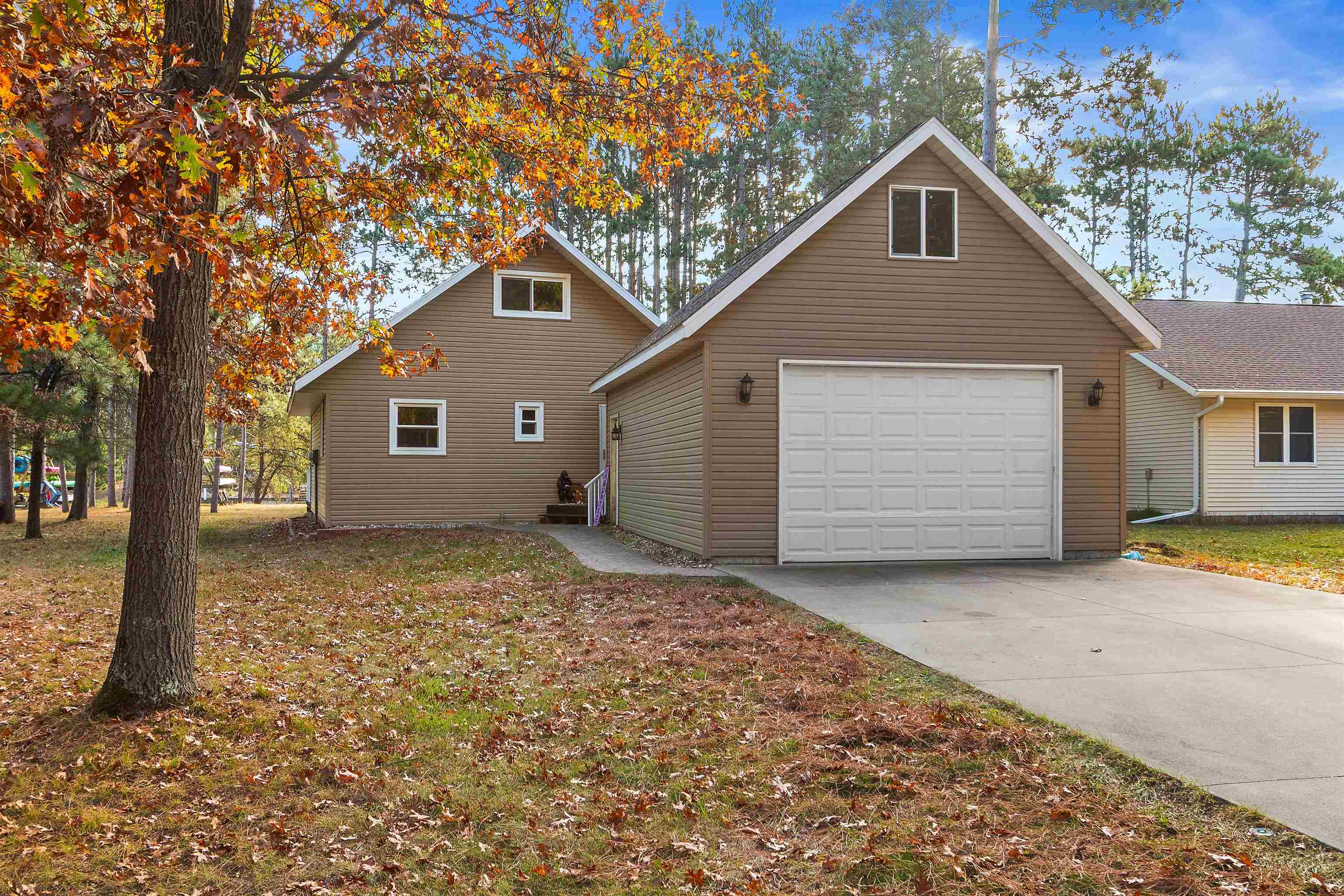845 Kings Way Property Photo 4