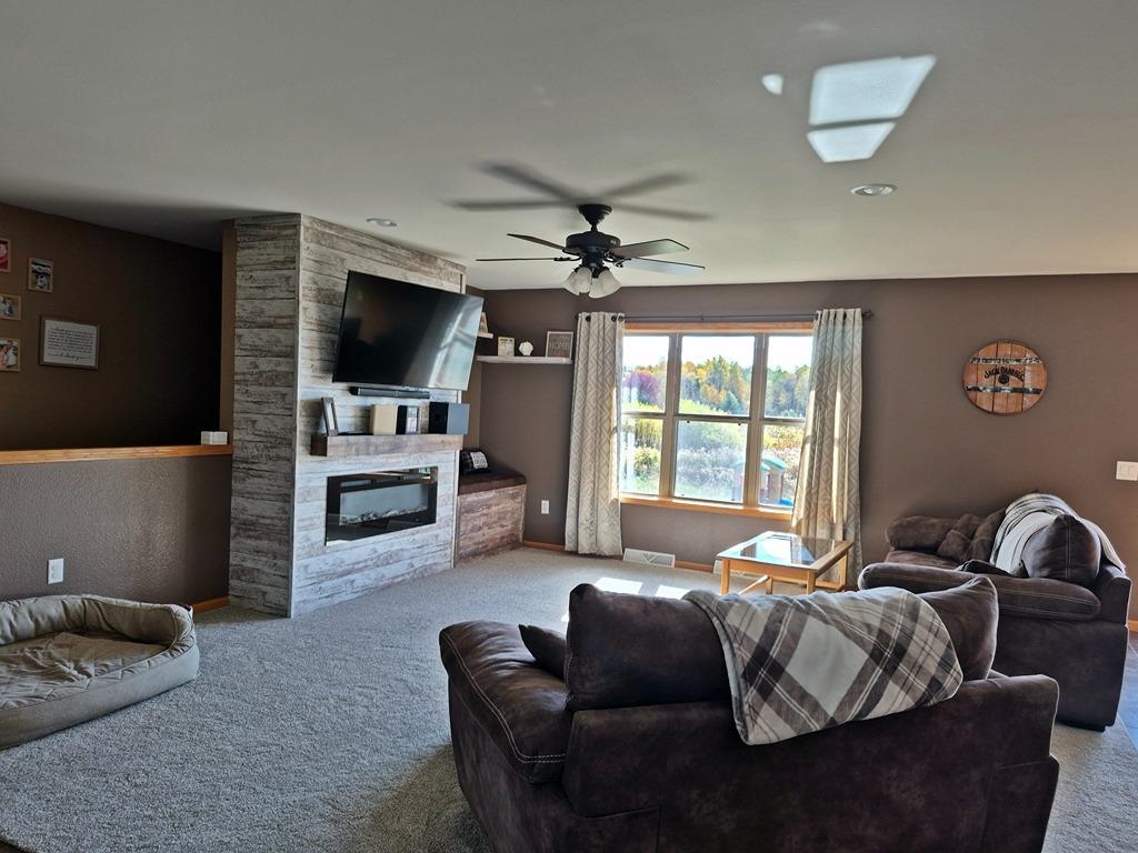 805 W Roberts Street Property Photo 5