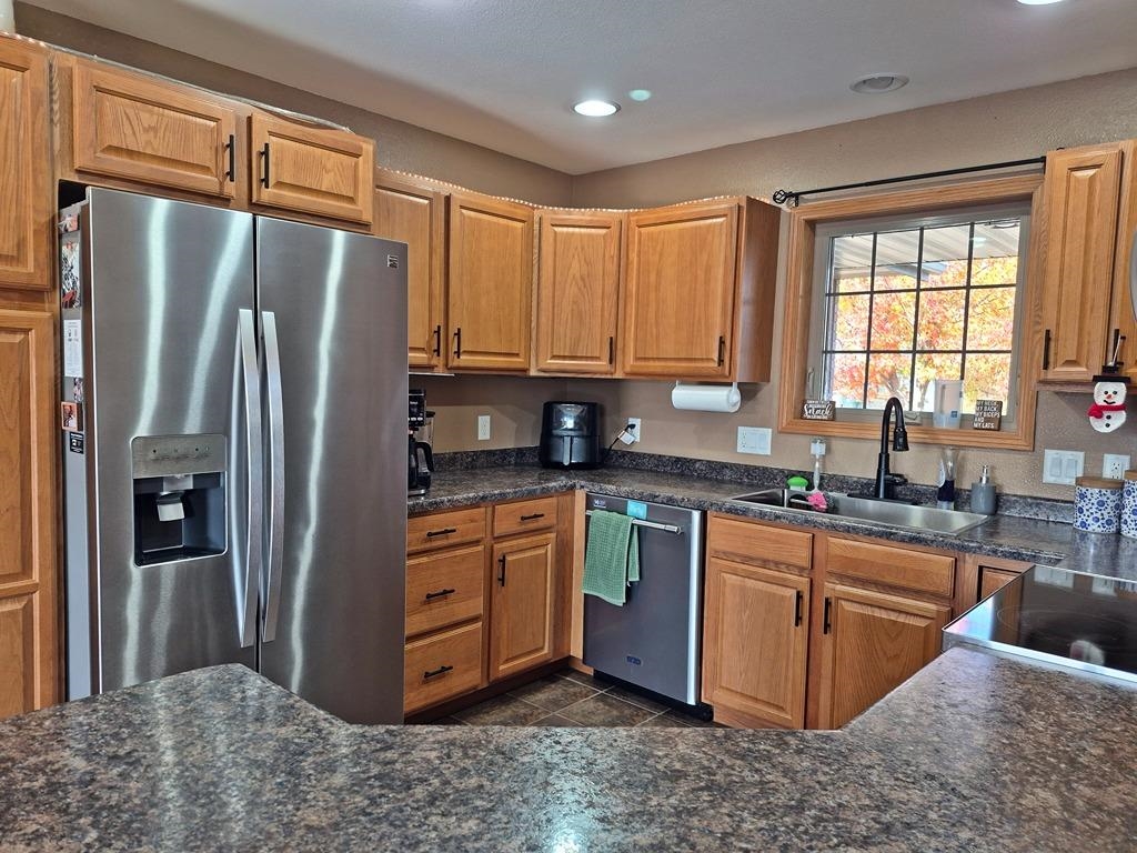 805 W Roberts Street Property Photo 10