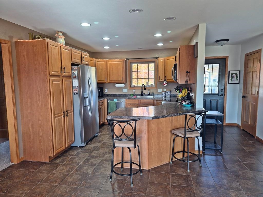 805 W Roberts Street Property Photo 12