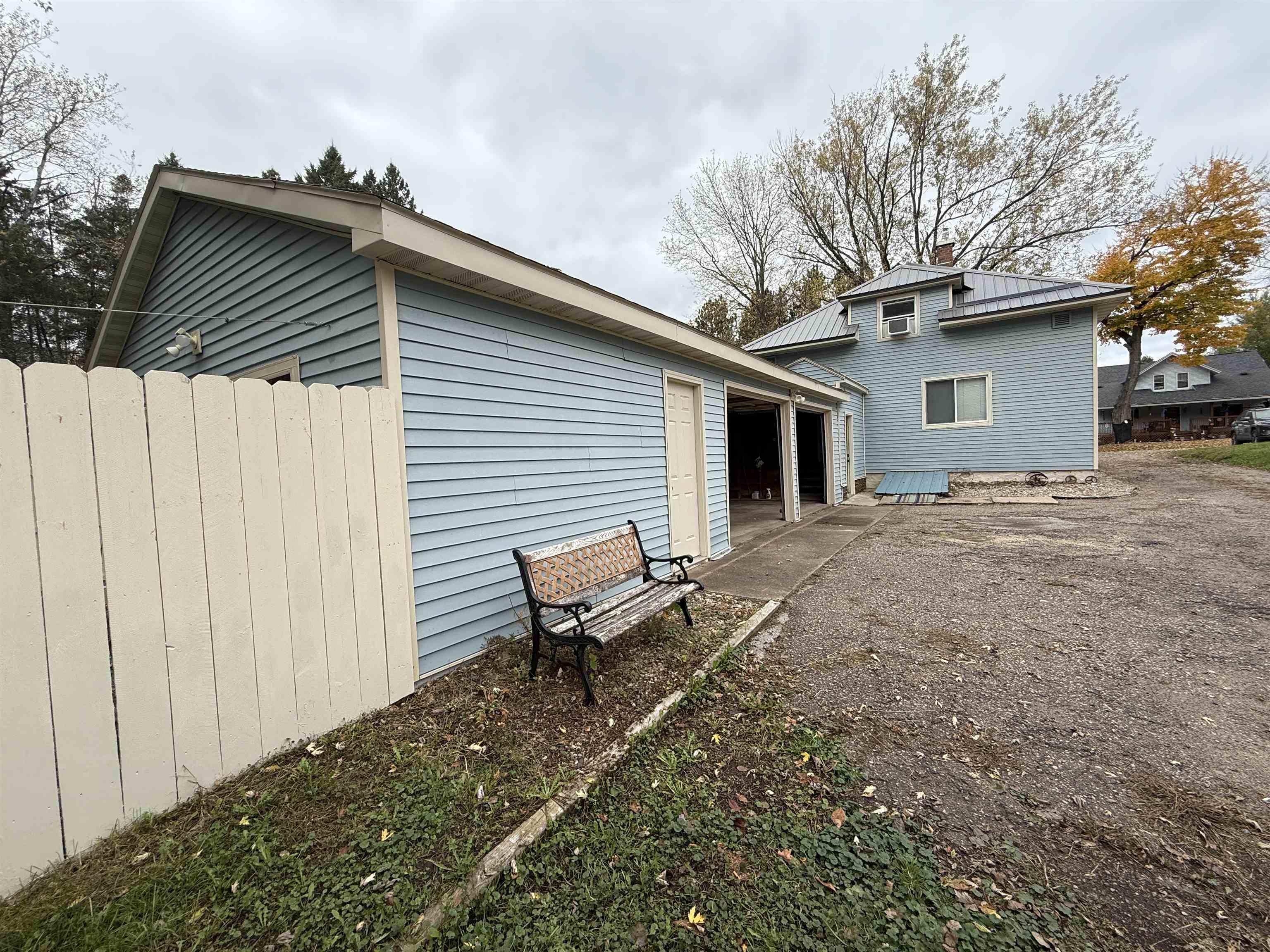 505 Walker Street Property Photo 4