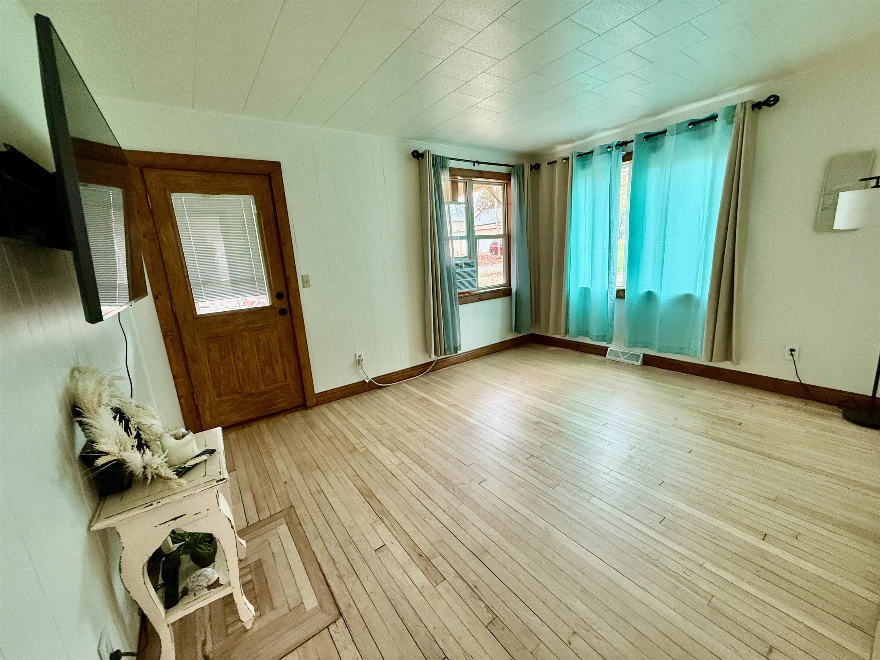 505 Walker Street Property Photo 13