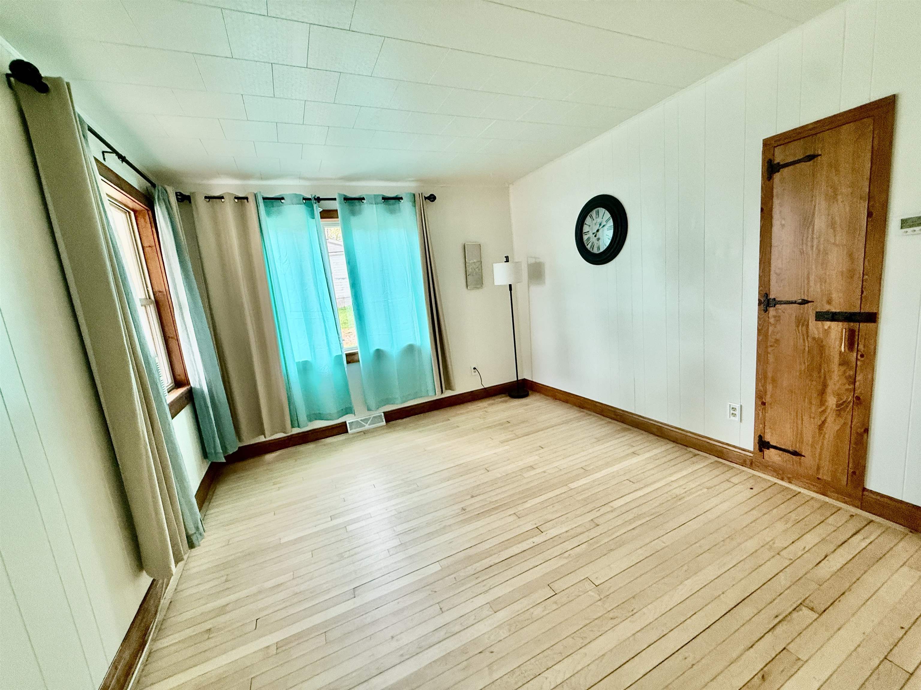 505 Walker Street Property Photo 14