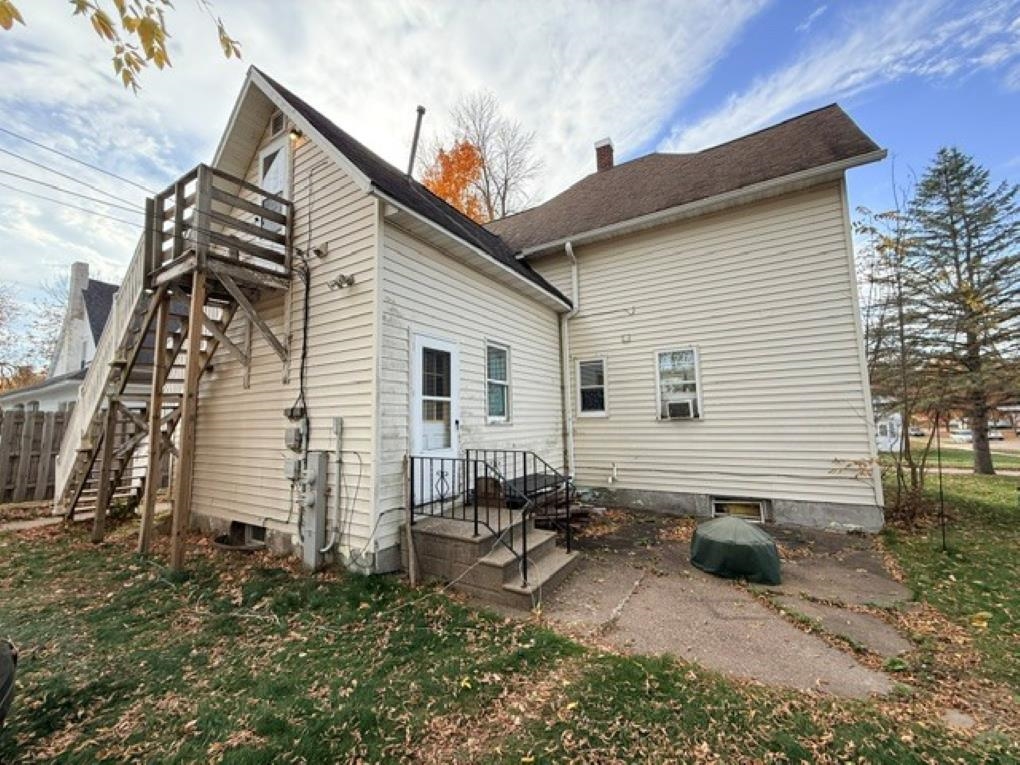 409 Pier Street Property Photo 4