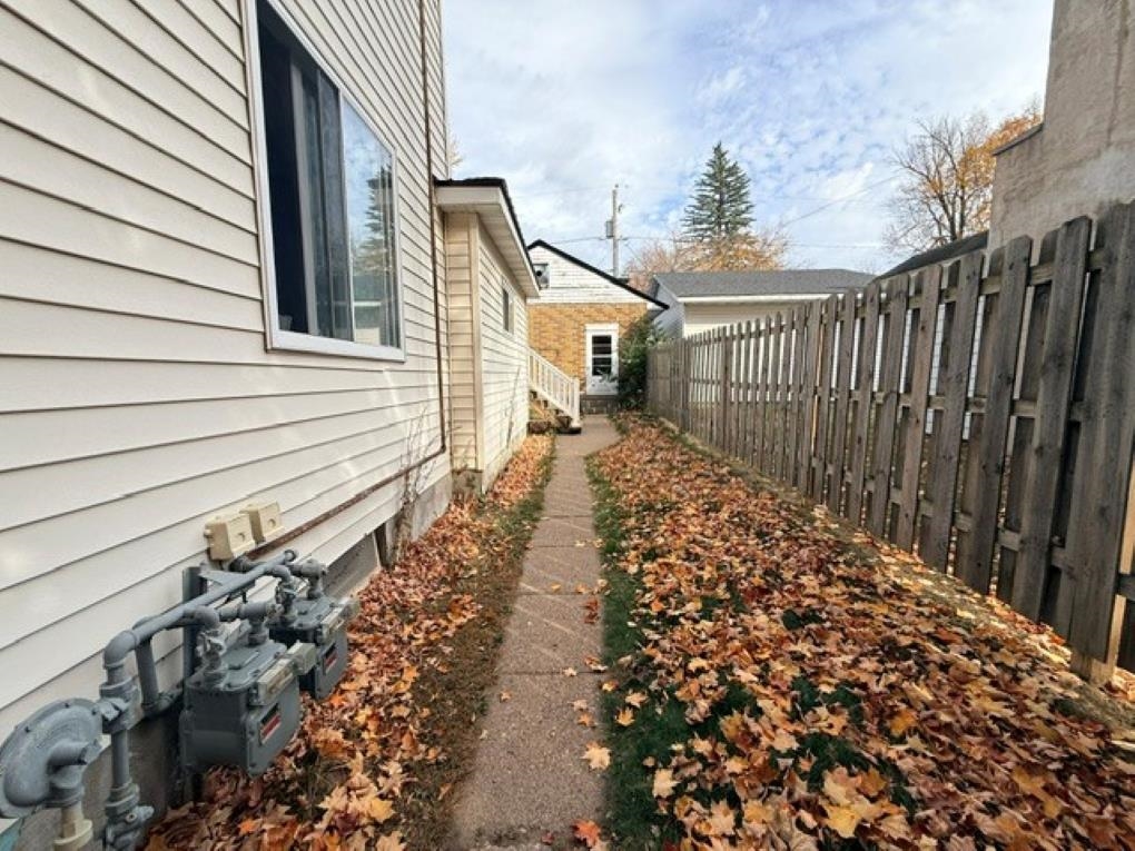 409 Pier Street Property Photo 5