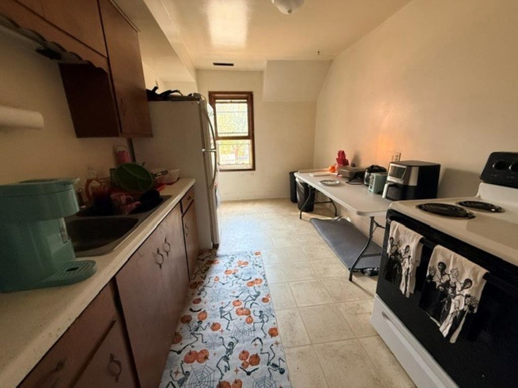 409 Pier Street Property Photo 24