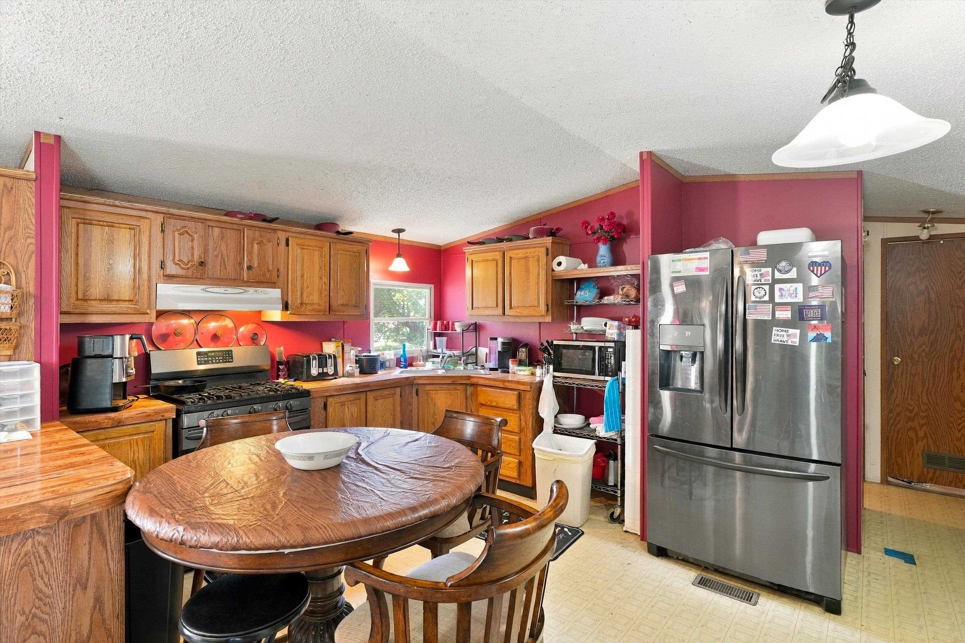 1407 N Peach Avenue Property Photo 5