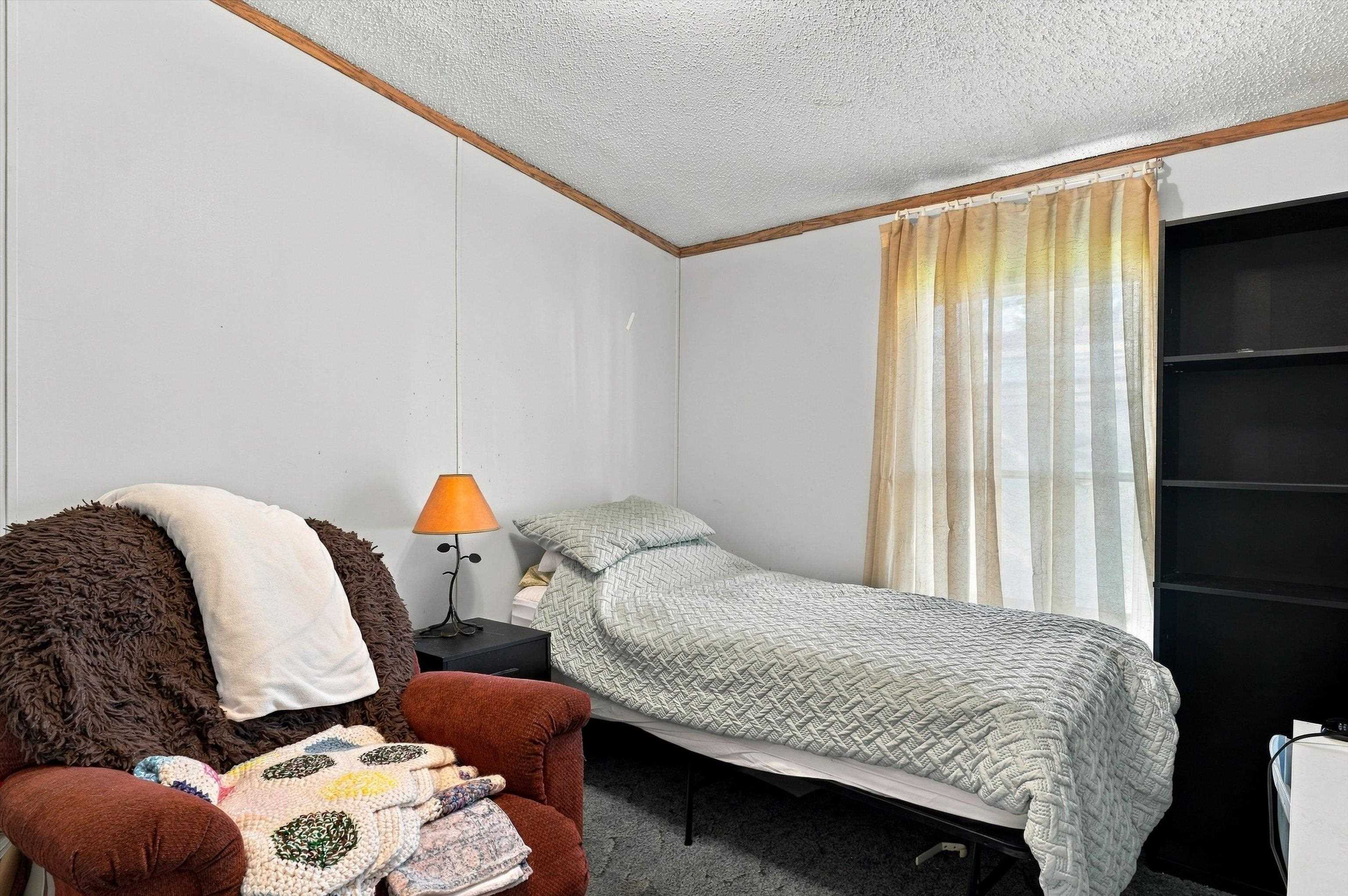 1407 N Peach Avenue Property Photo 9